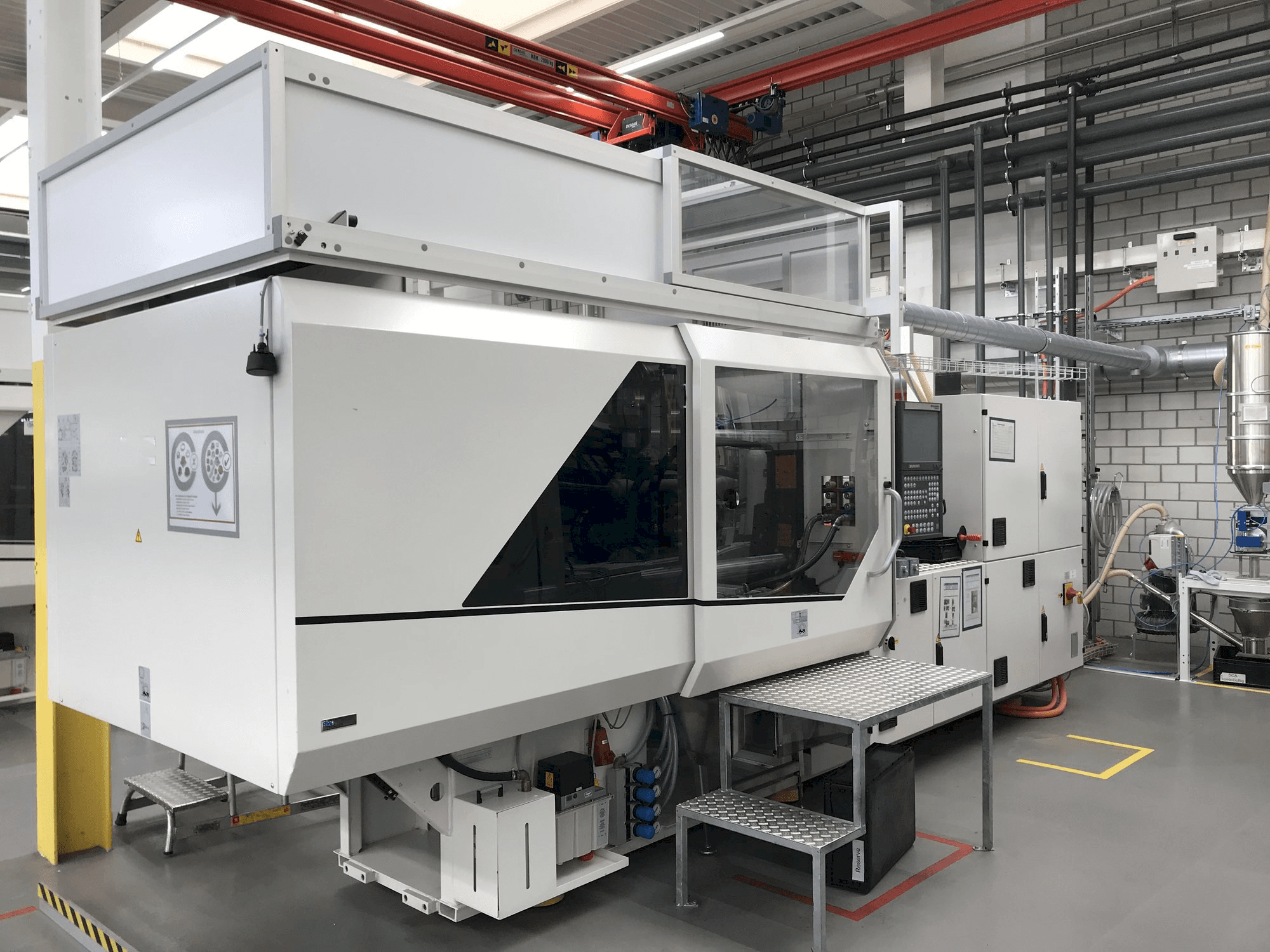 Linke Seitenansicht der Sumitomo Demag EL-EXIS SP 150/500-475 Maschine
