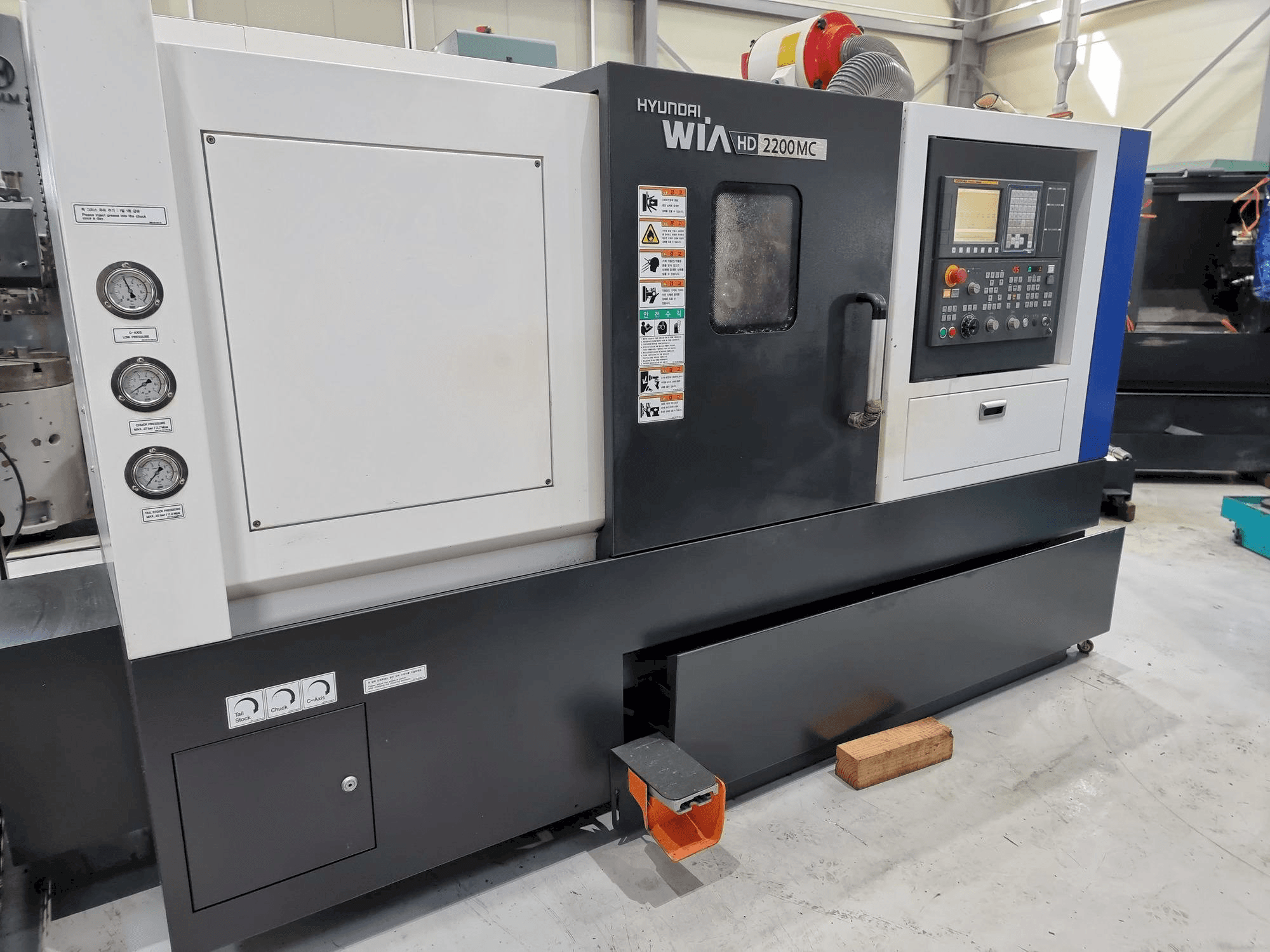 Frontansicht der Hyundai Wia HD 2200 MC Maschine