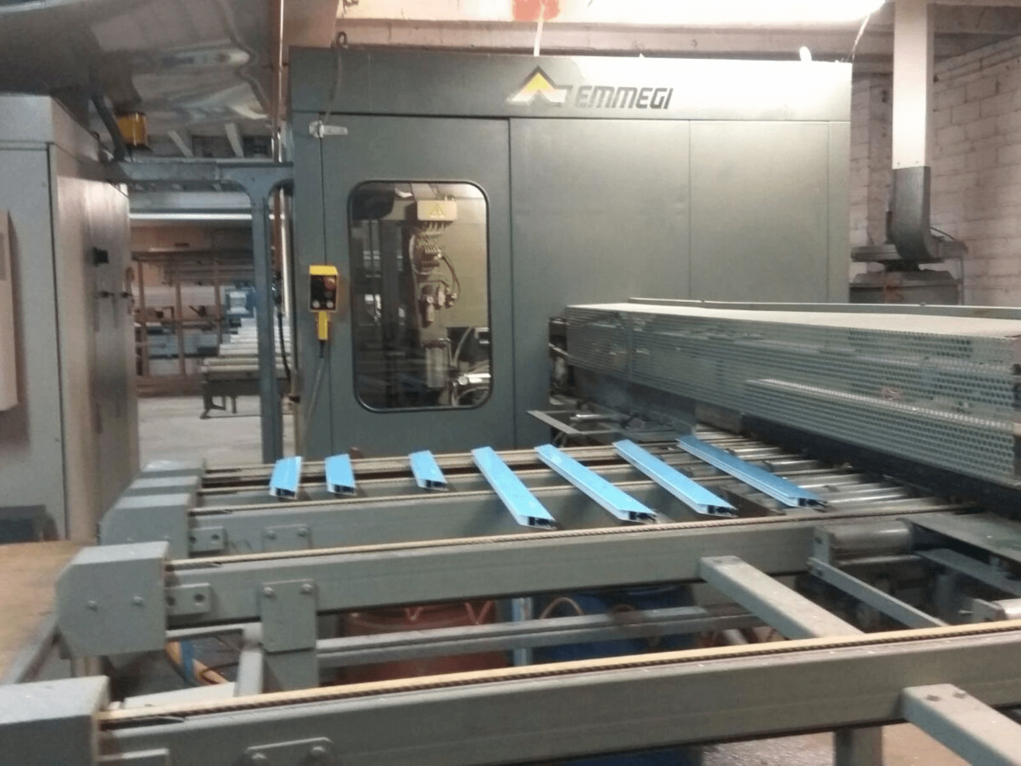 Frontansicht der Emmegi Quadra Maschine