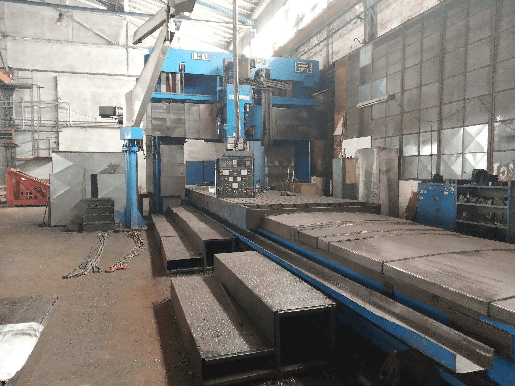 Frontansicht der Forest Line FLP 2200 Maschine