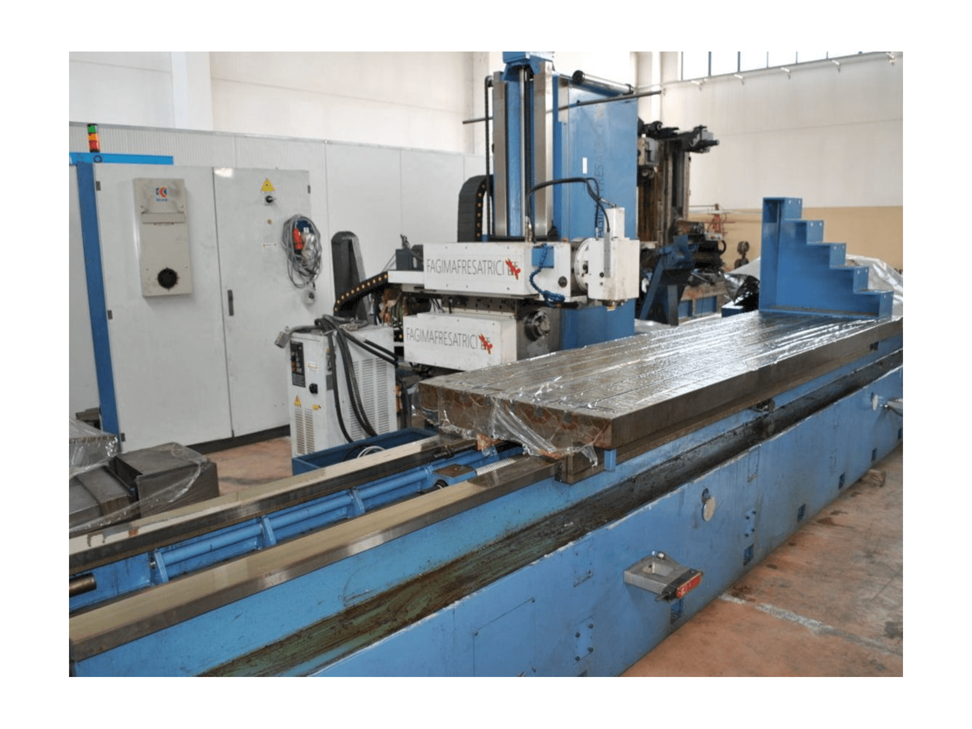 Frontansicht der Fagima MMO 300 Maschine