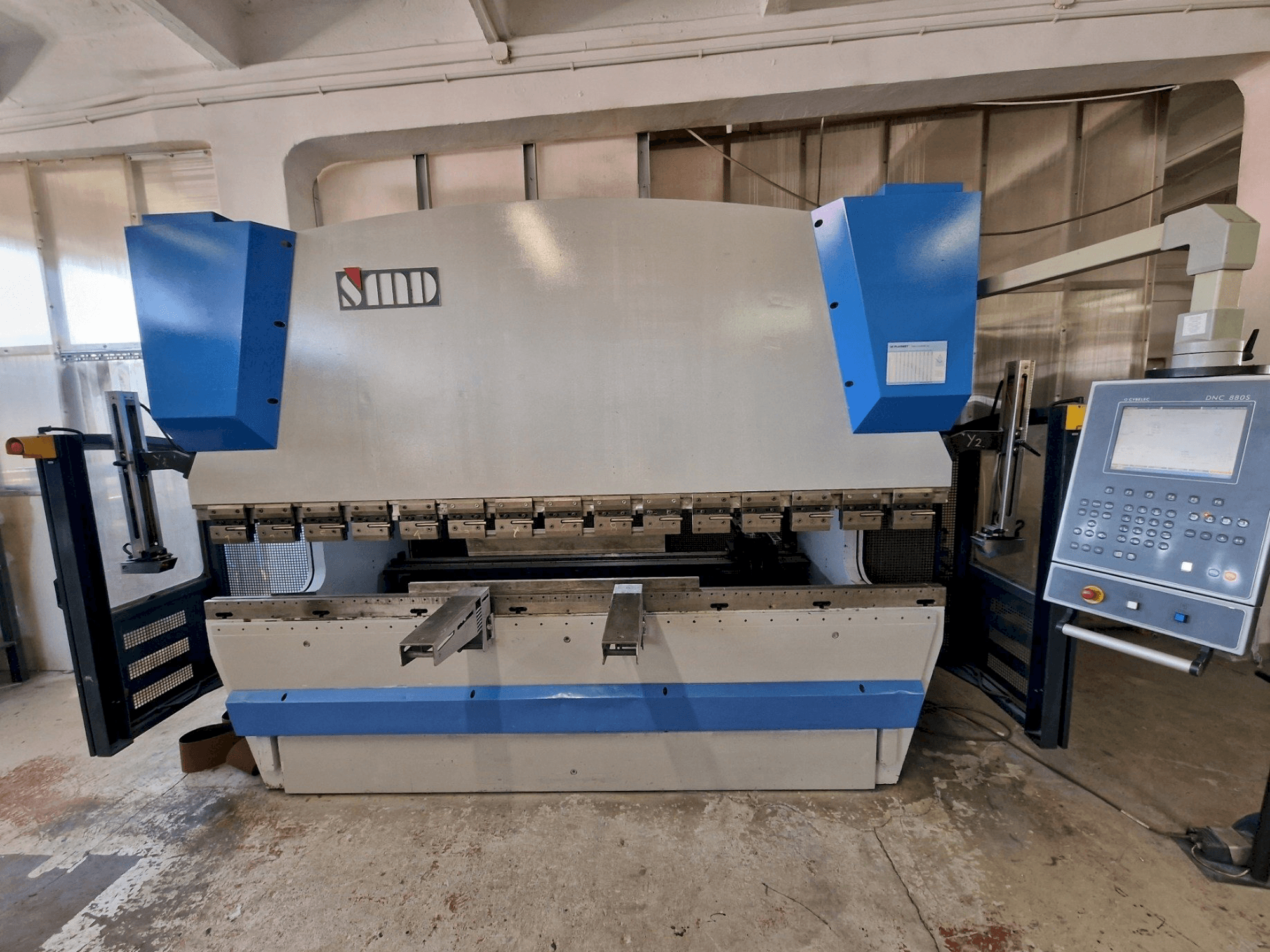 Frontansicht der SMD PBH 3100 Maschine