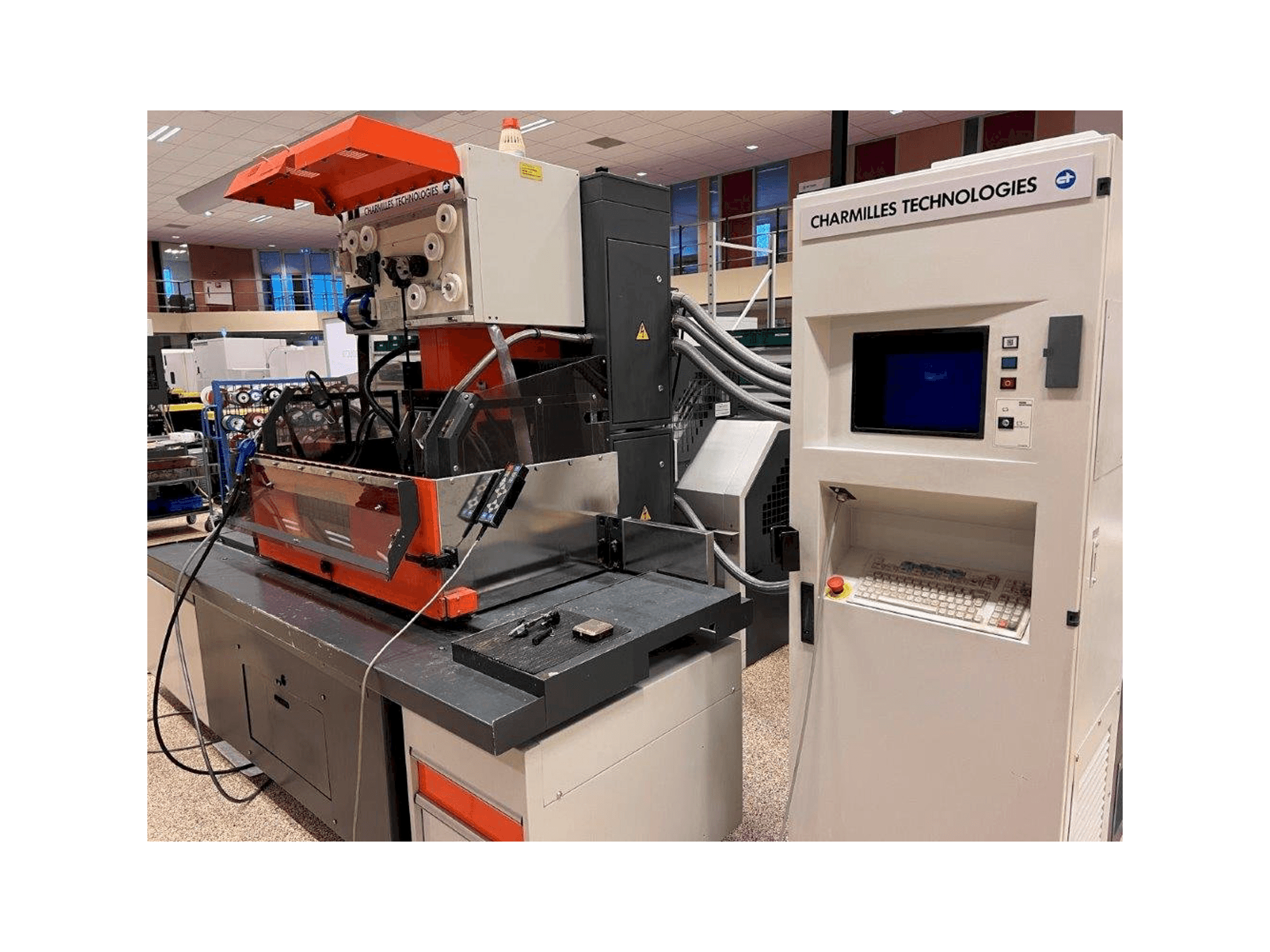 Frontansicht der CHARMILLES Robofil FI6020 CSL2 Maschine