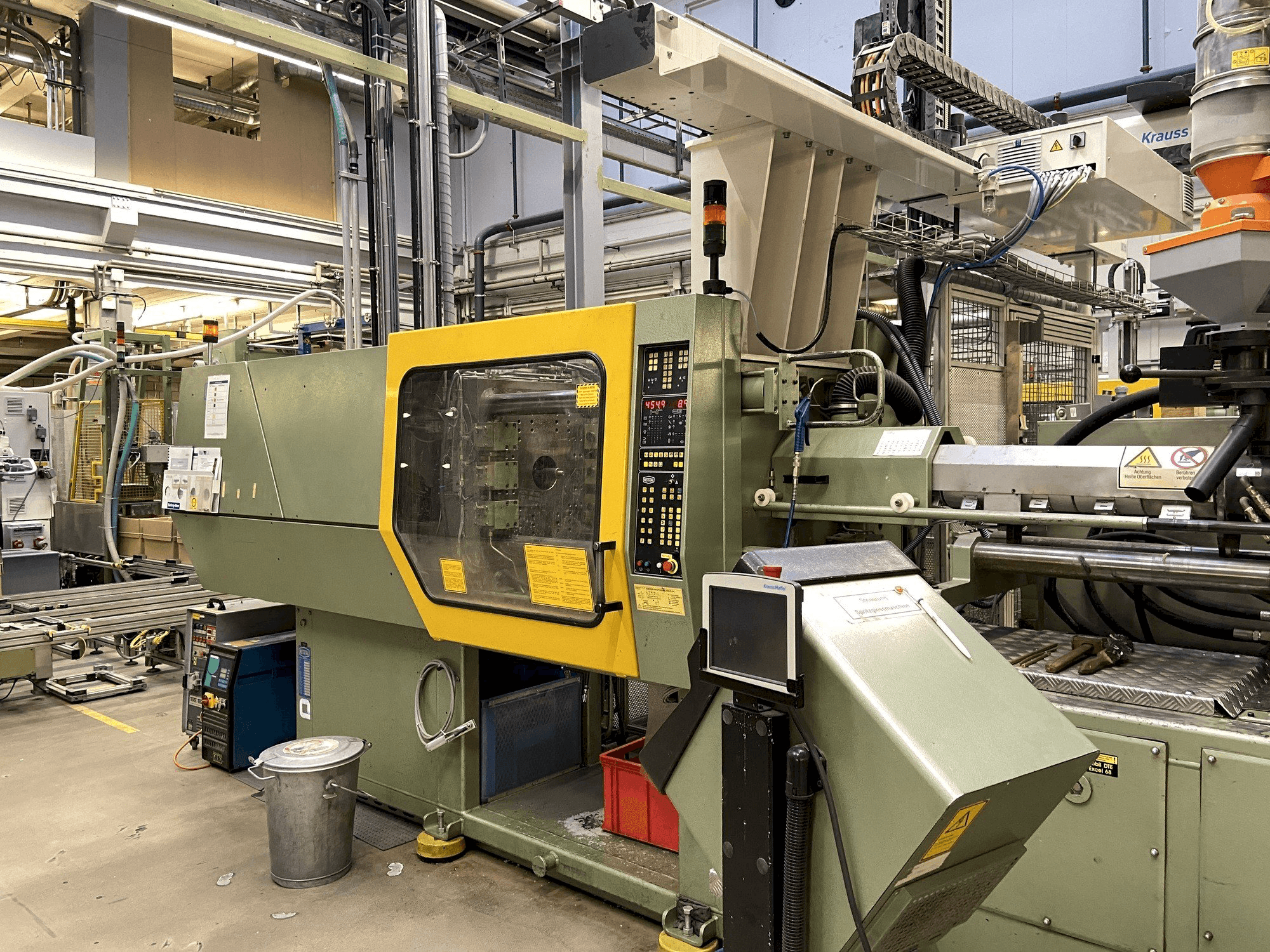 Frontansicht der Netstal Synergy 1500K/460 Maschine