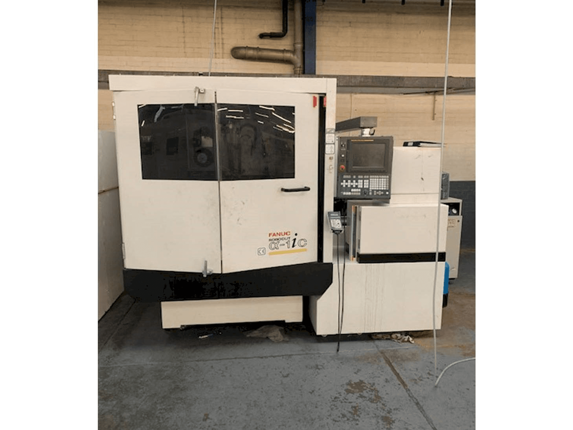 Frontansicht der FANUC ROBOCUT Alpha -1iC S Axis Maschine