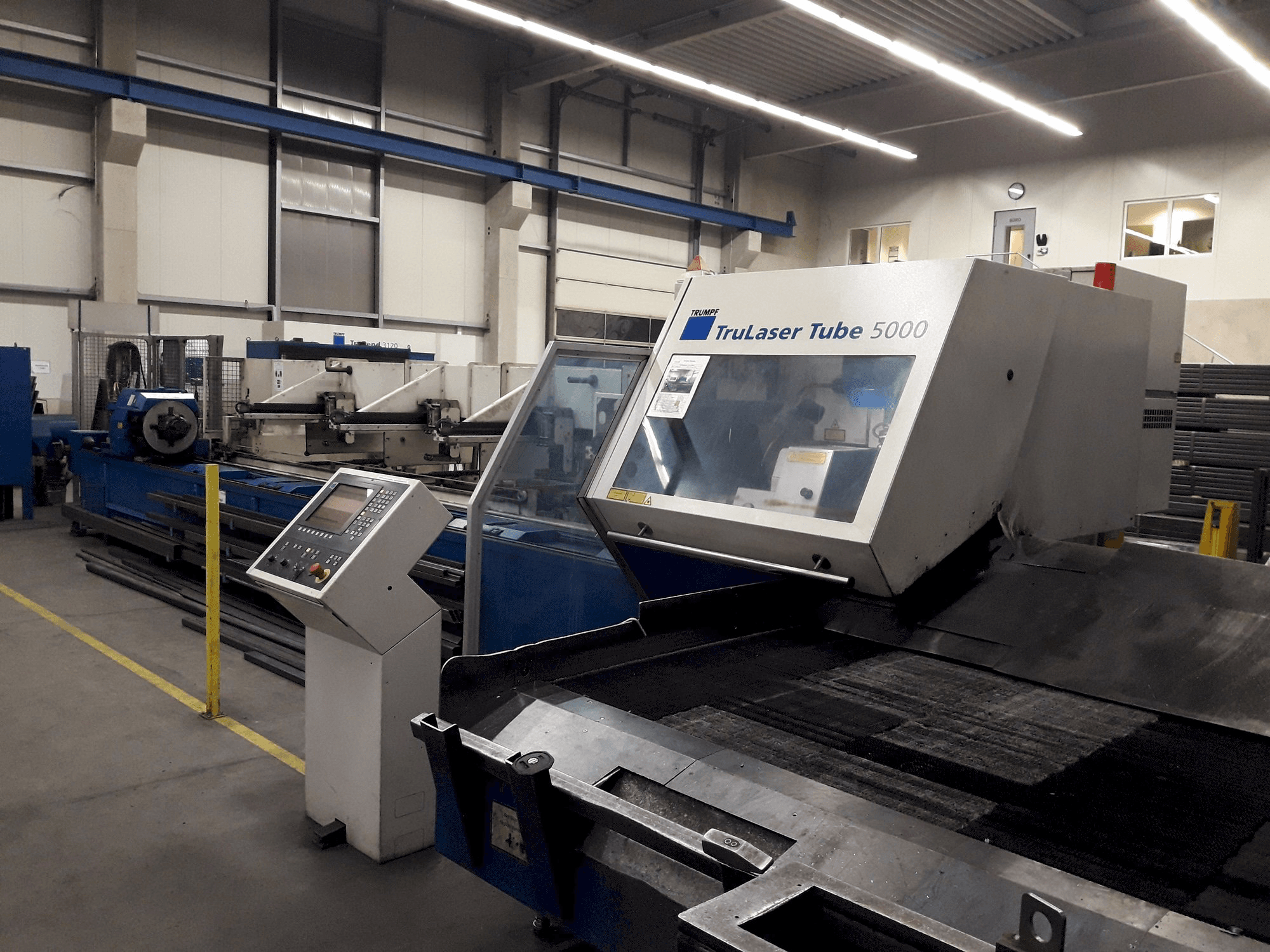 Frontansicht der Trumpf TruLaser Tube 5000 Maschine