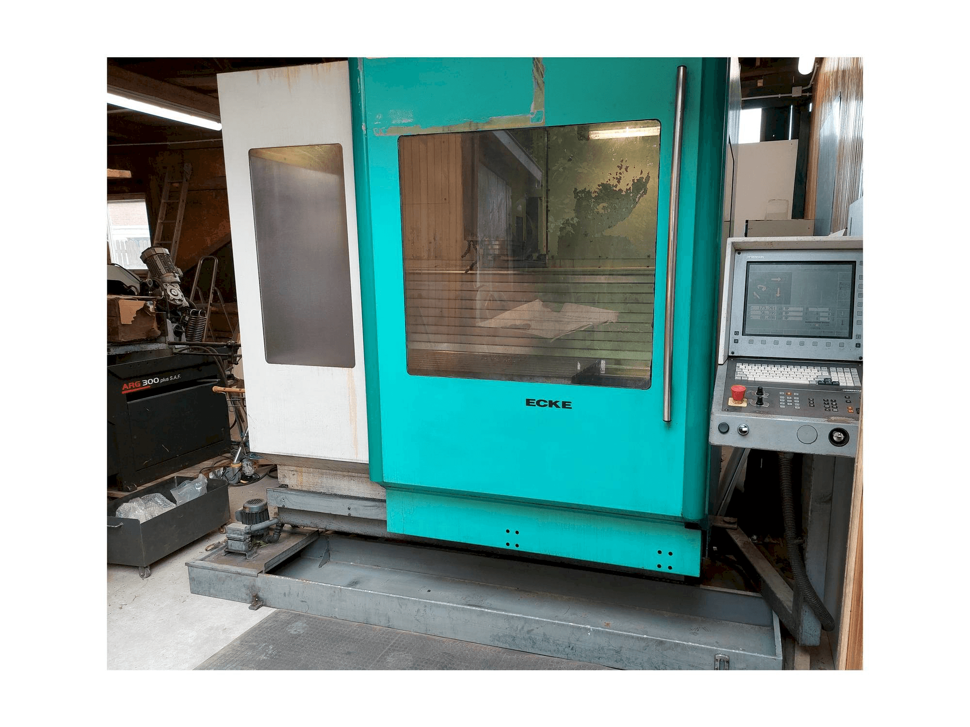 Frontansicht der DECKEL MAHO DMU 60 E Maschine