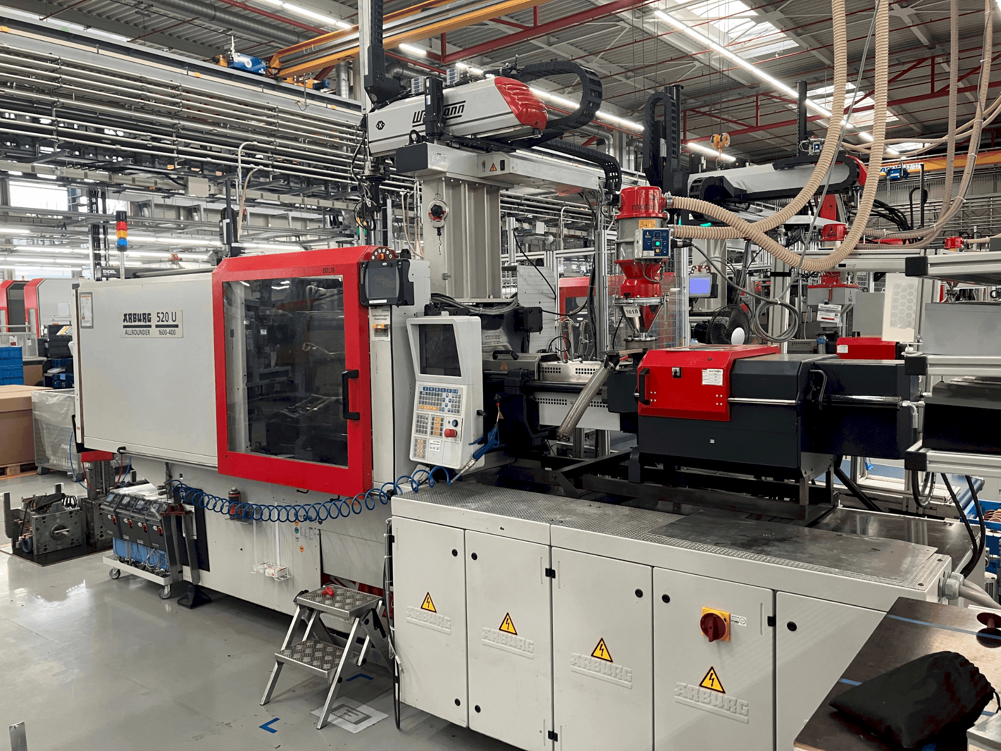 Frontansicht der Arburg Allrounder 520 U 1600-400 Maschine