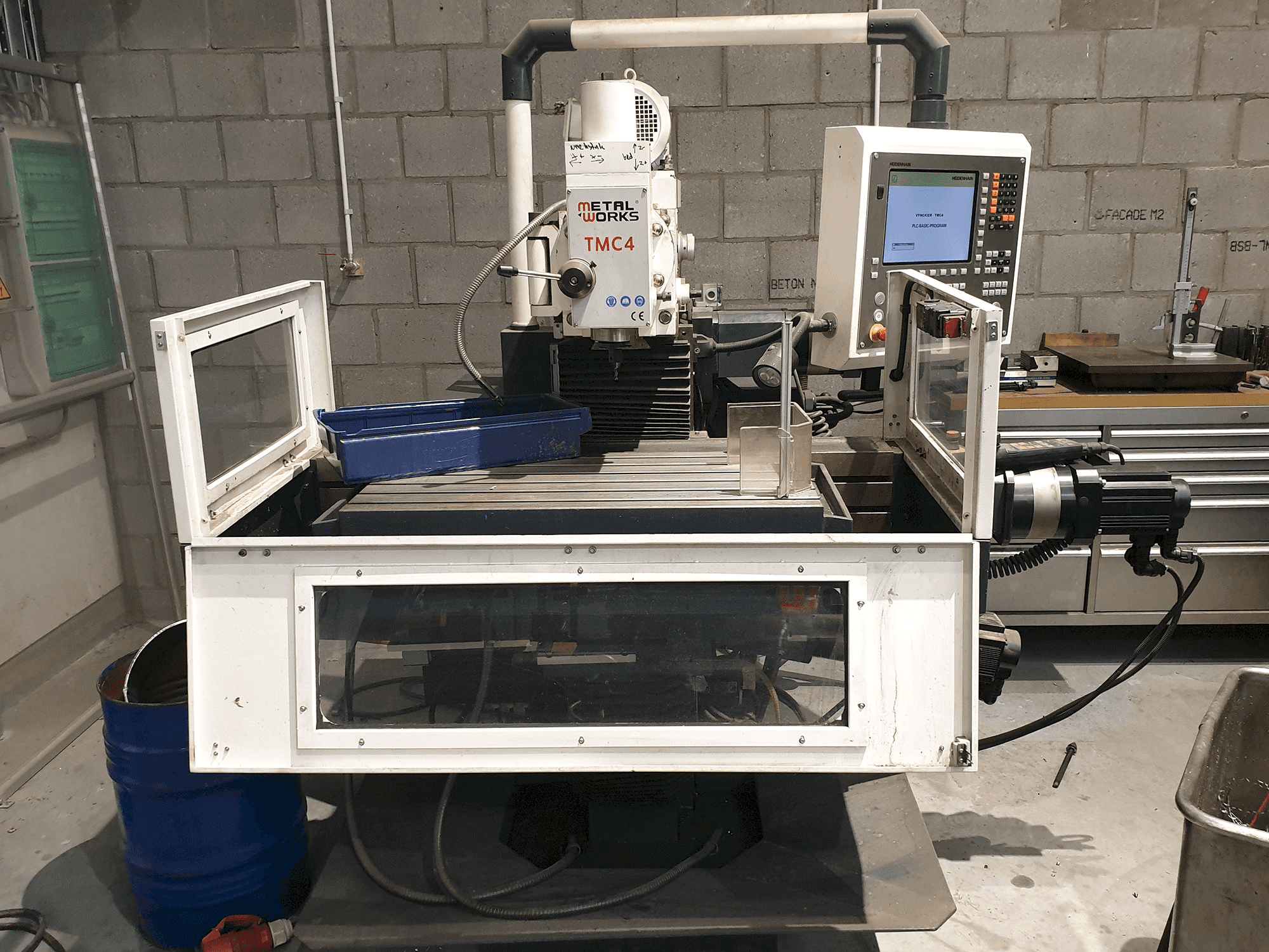 Frontansicht der Metal Works TMC 4 Maschine