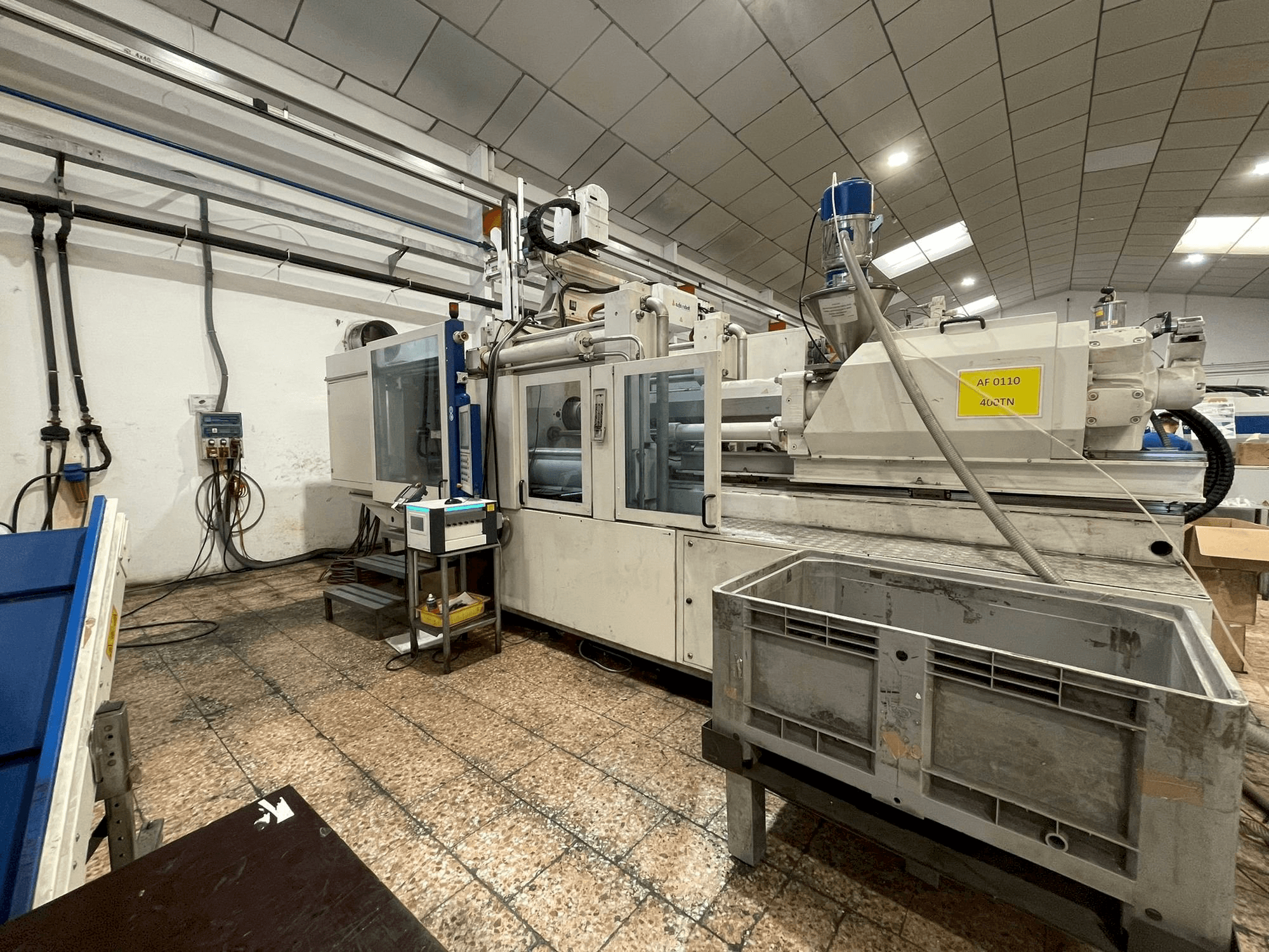 Rechte Seitenansicht der Battenfeld HM 400/5100 Maschine