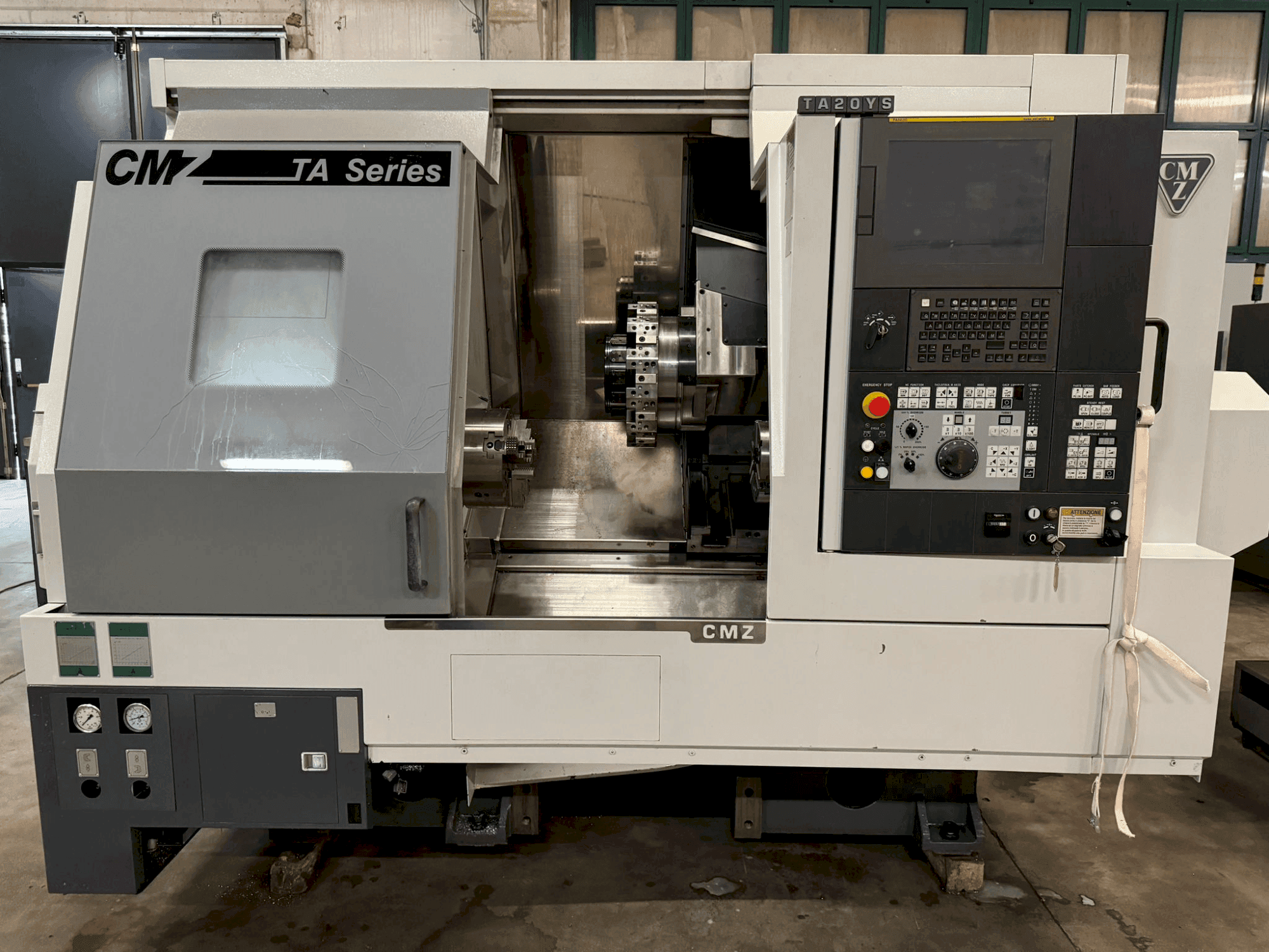 Frontansicht der CMZ TA20YS Maschine