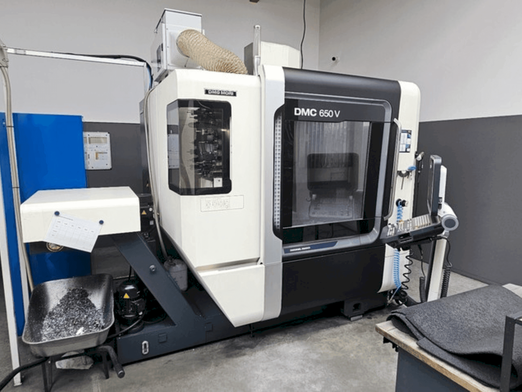 Frontansicht der DMG MORI DMC 650V Maschine