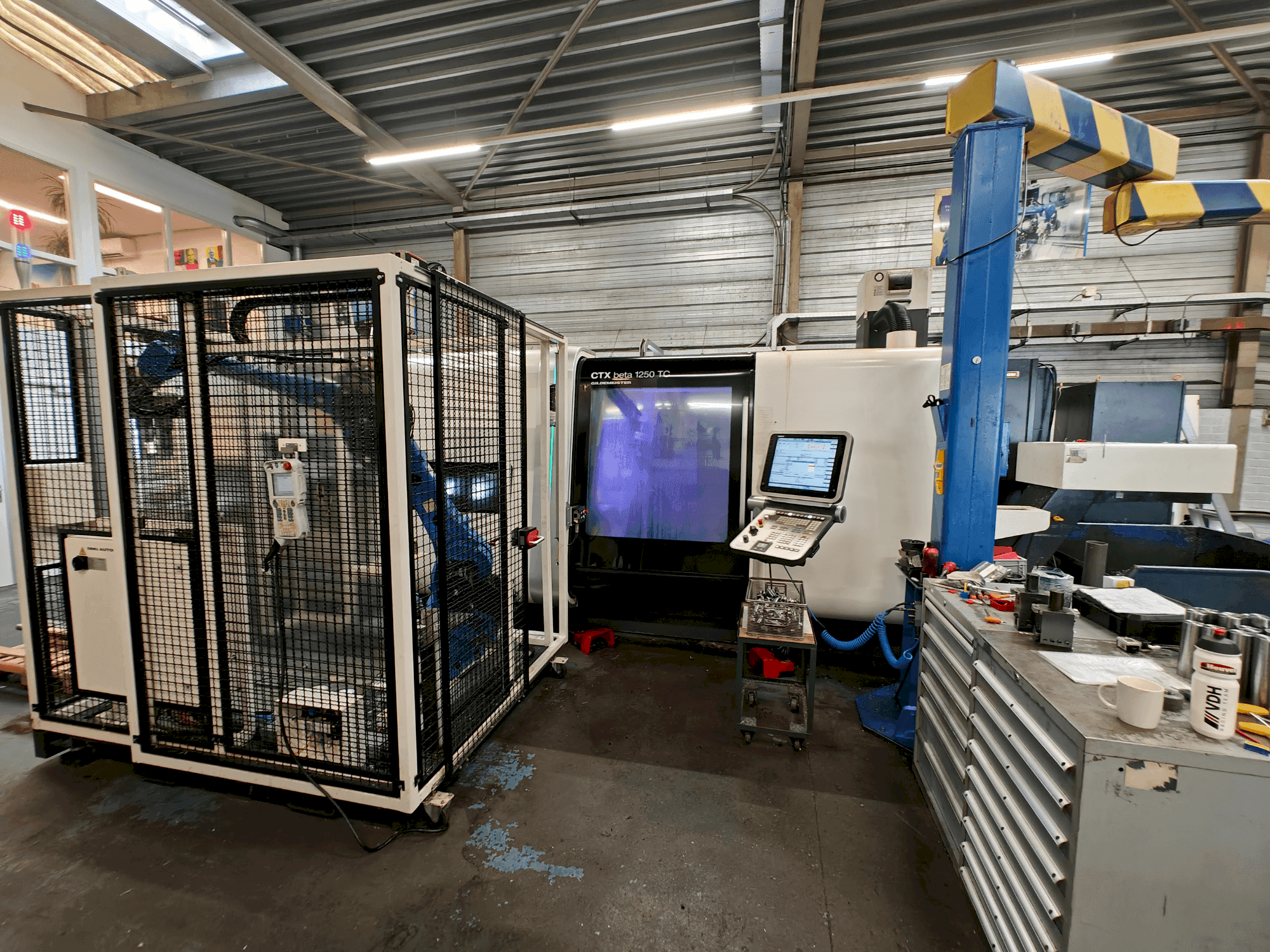 Frontansicht der DMG CTX beta 1250 4 A Maschine