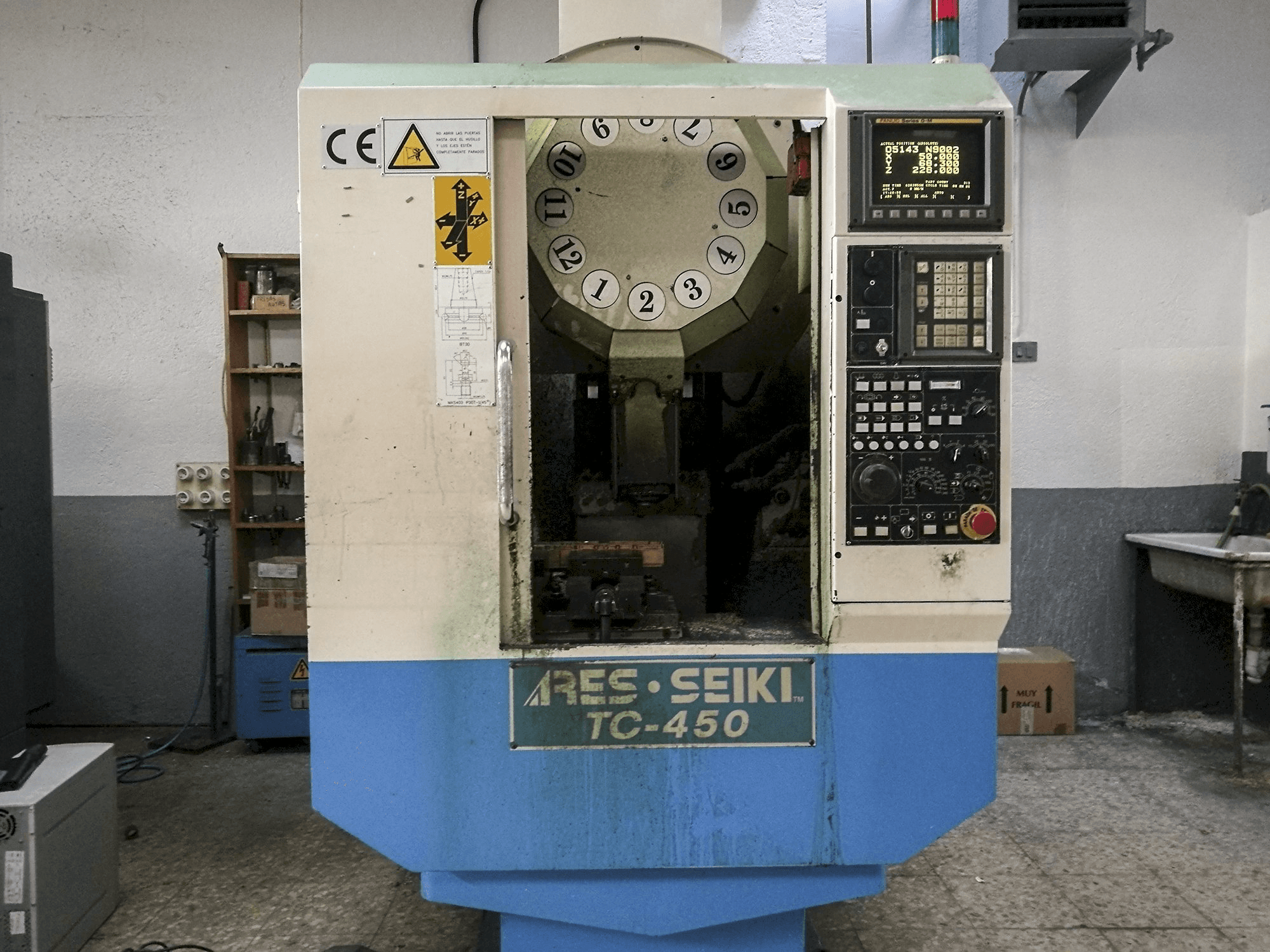 Frontansicht der ARES TC-450 Maschine