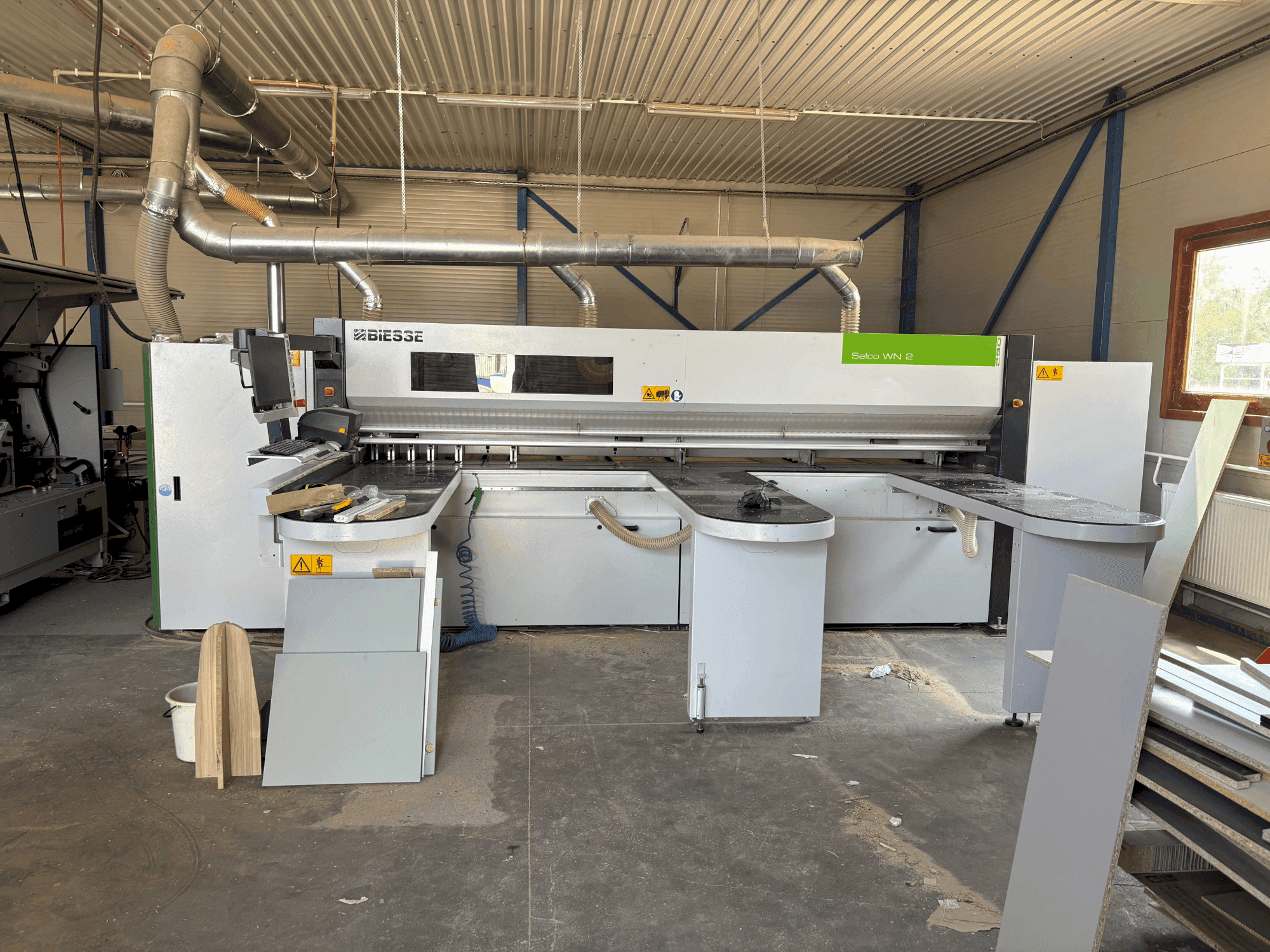 Frontansicht der BIESSE Selco WN 2 Maschine