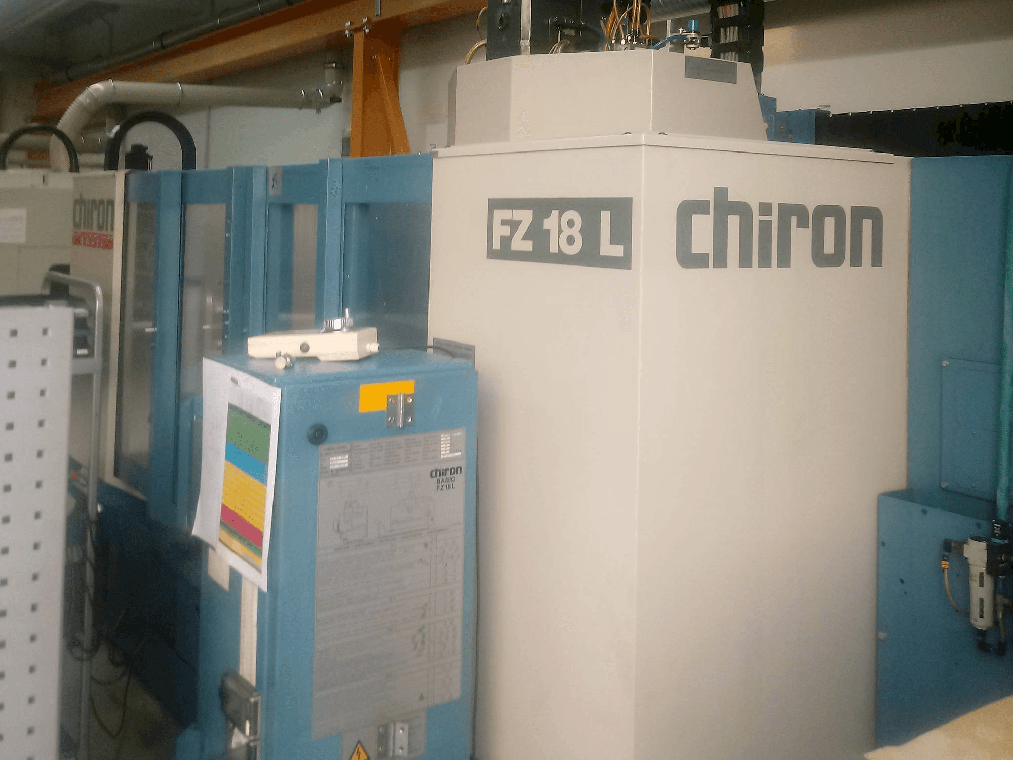 Frontansicht der CHIRON FZ 18 L 2000 Maschine