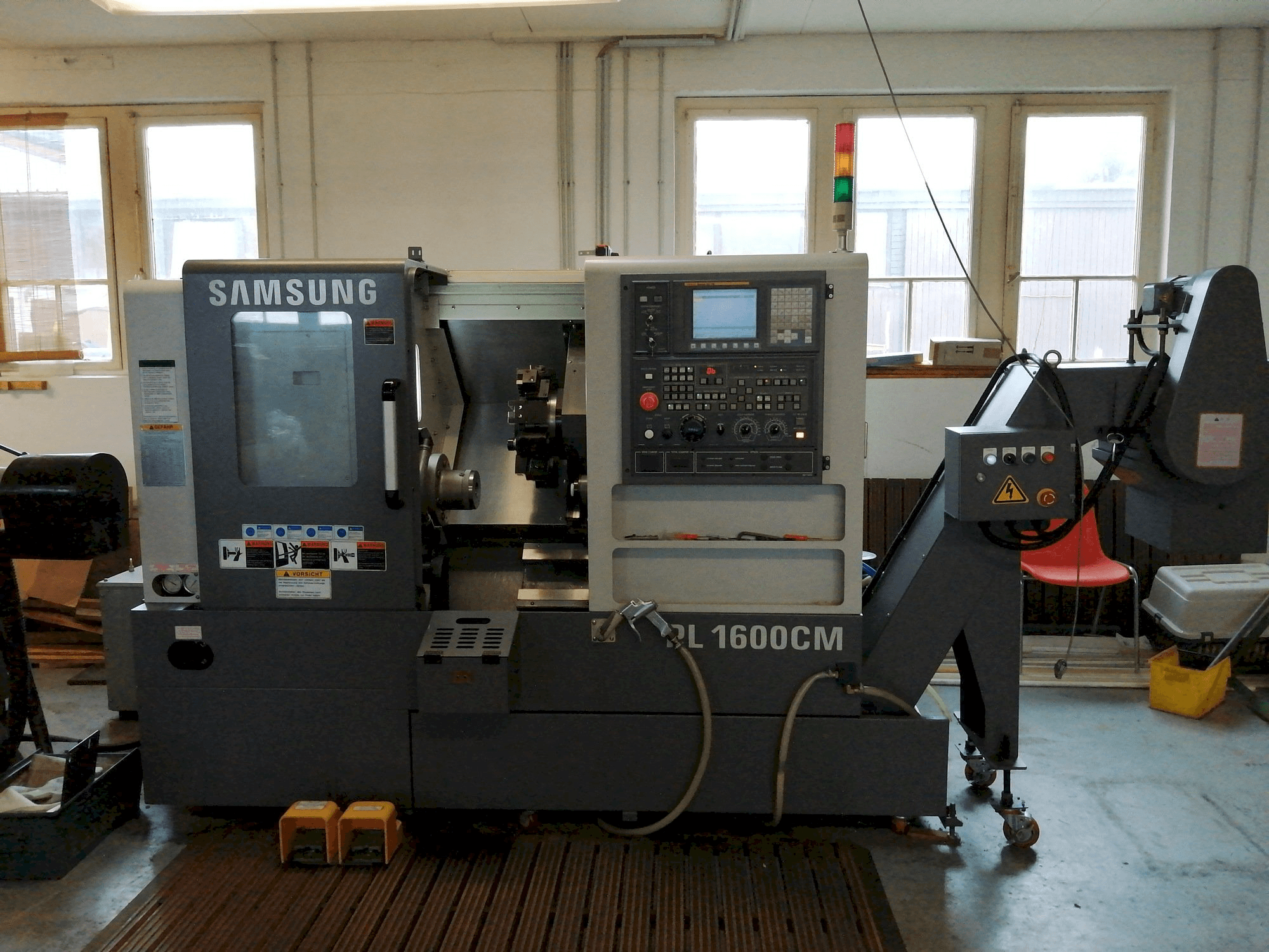 Frontansicht der Samsung PL1600CM Maschine