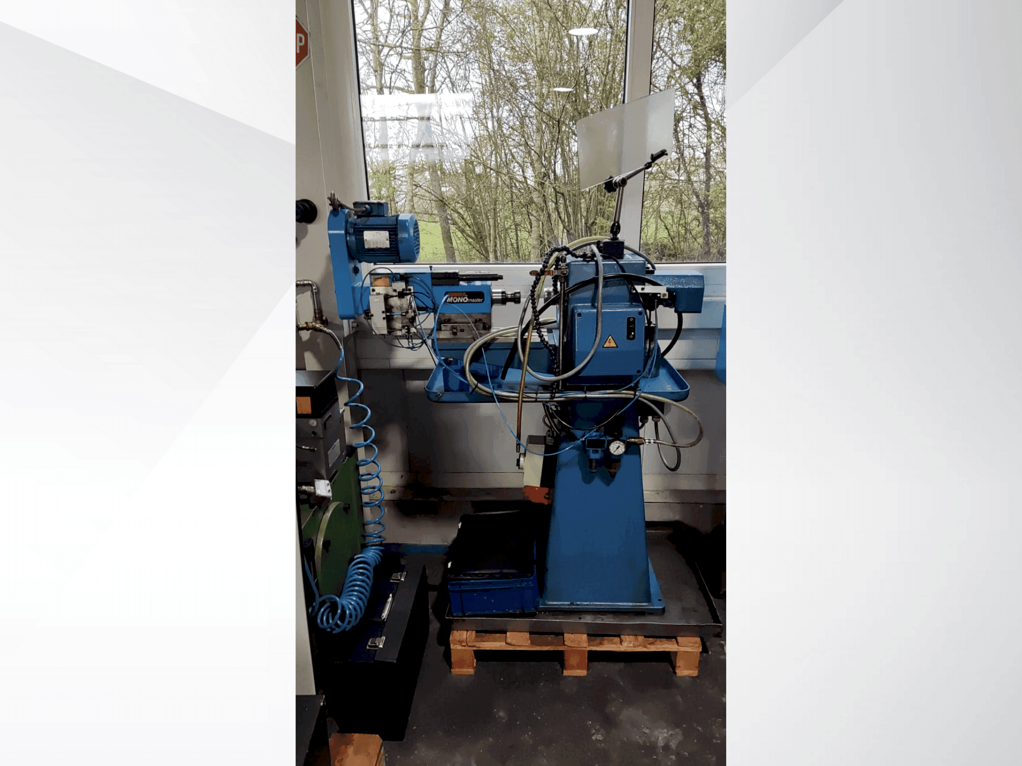 Frontansicht der Scherer - Feinbau PM1-FZ Maschine