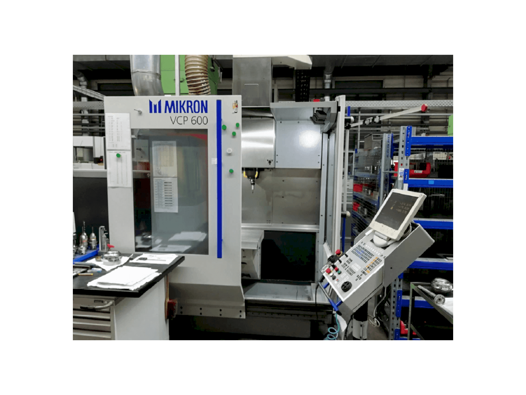 Frontansicht der MIKRON VCP 600 Maschine