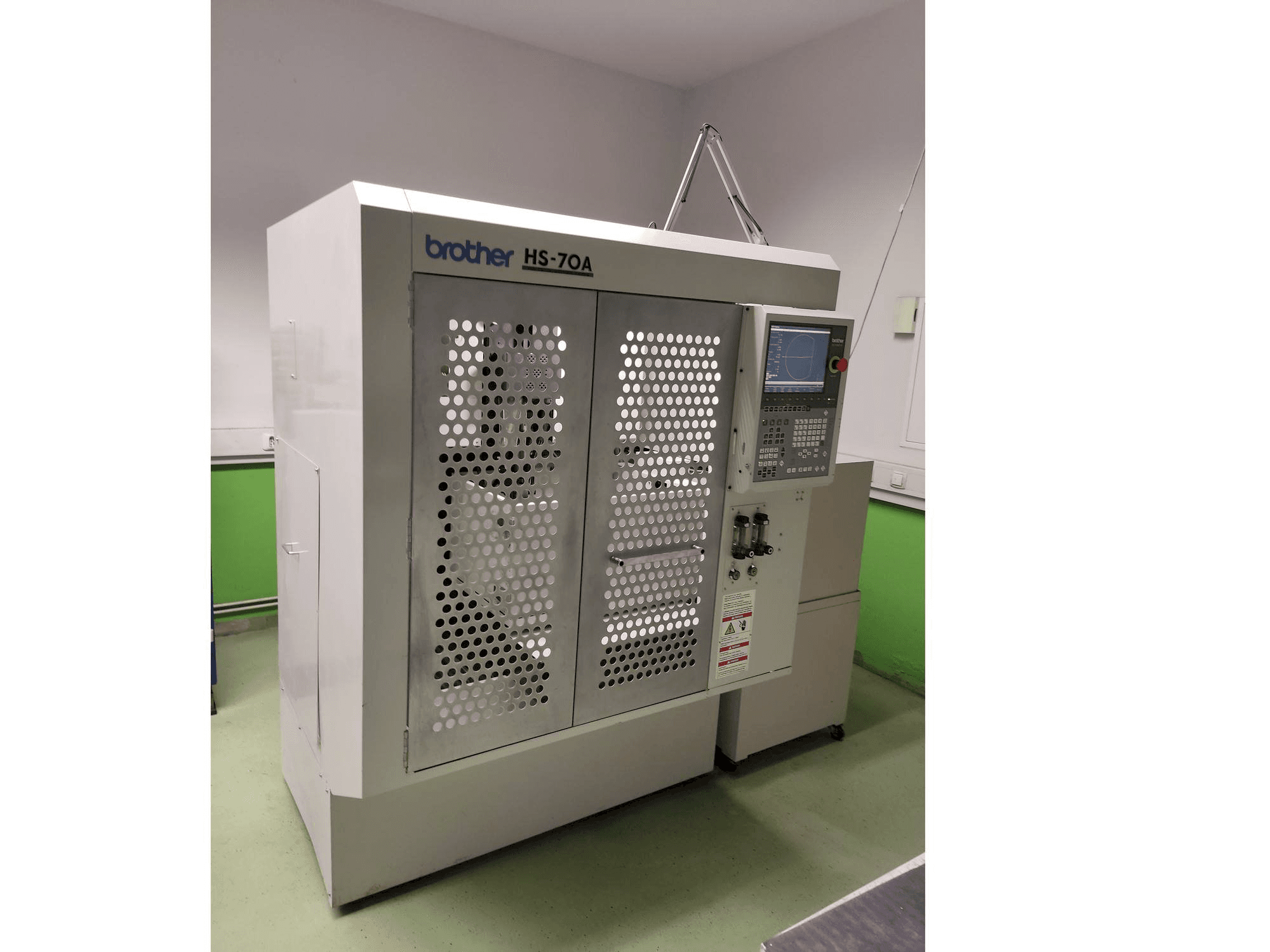 Frontansicht der Brother HS-70A Maschine