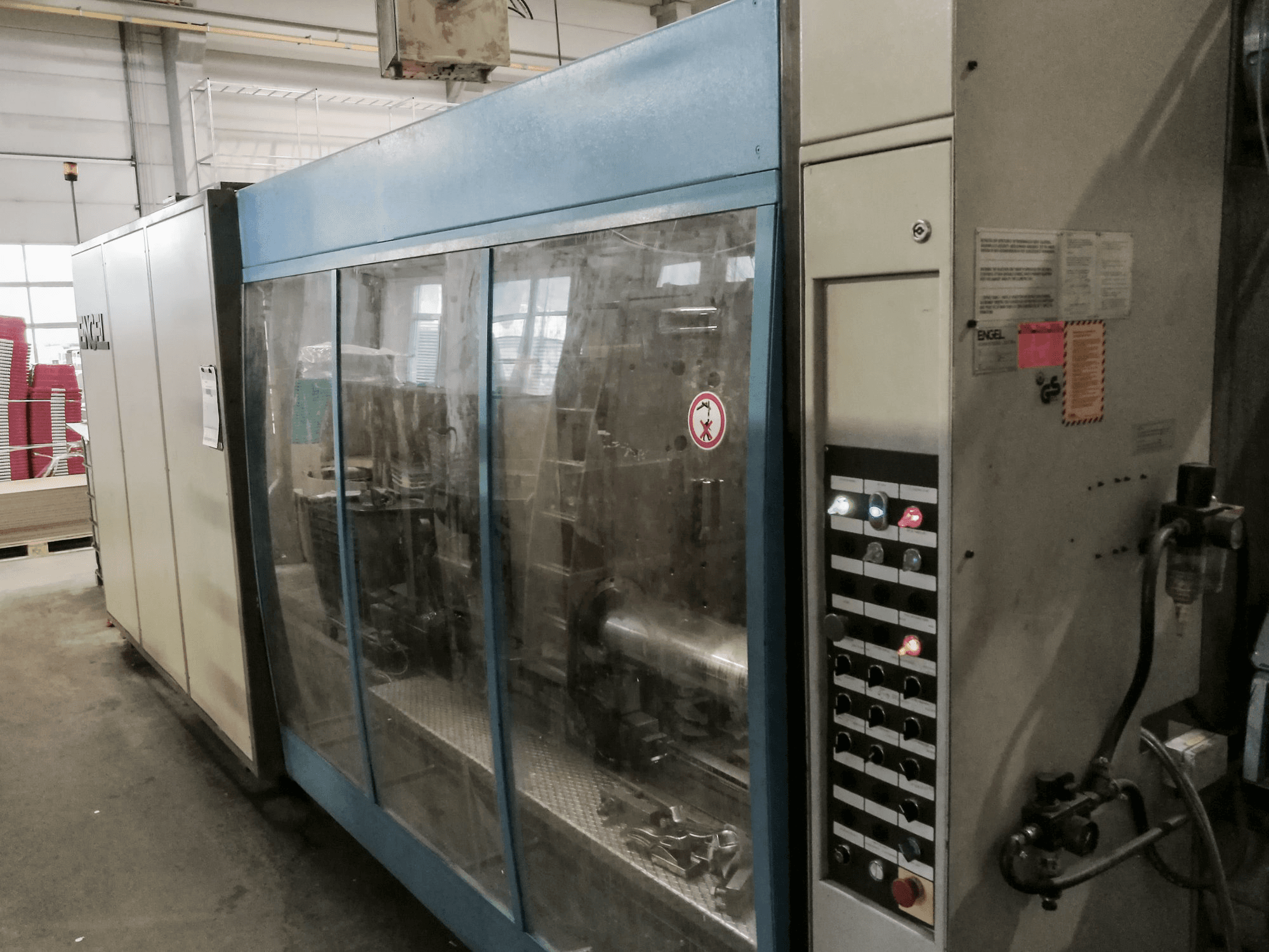 Rechte Ansicht der ENGEL ES 7000/1200 B Maschine