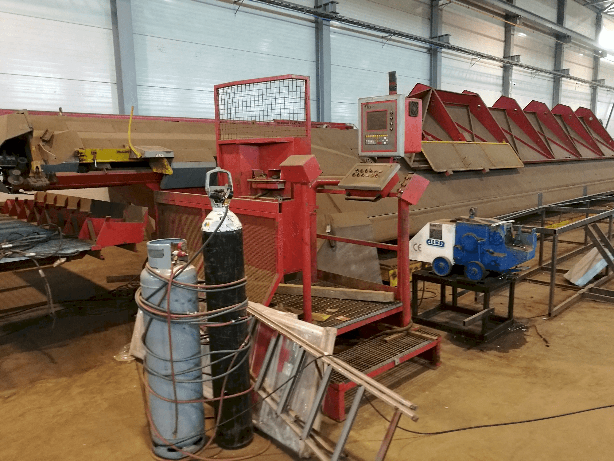 Frontansicht der MEP Syntax Line 25 Maschine