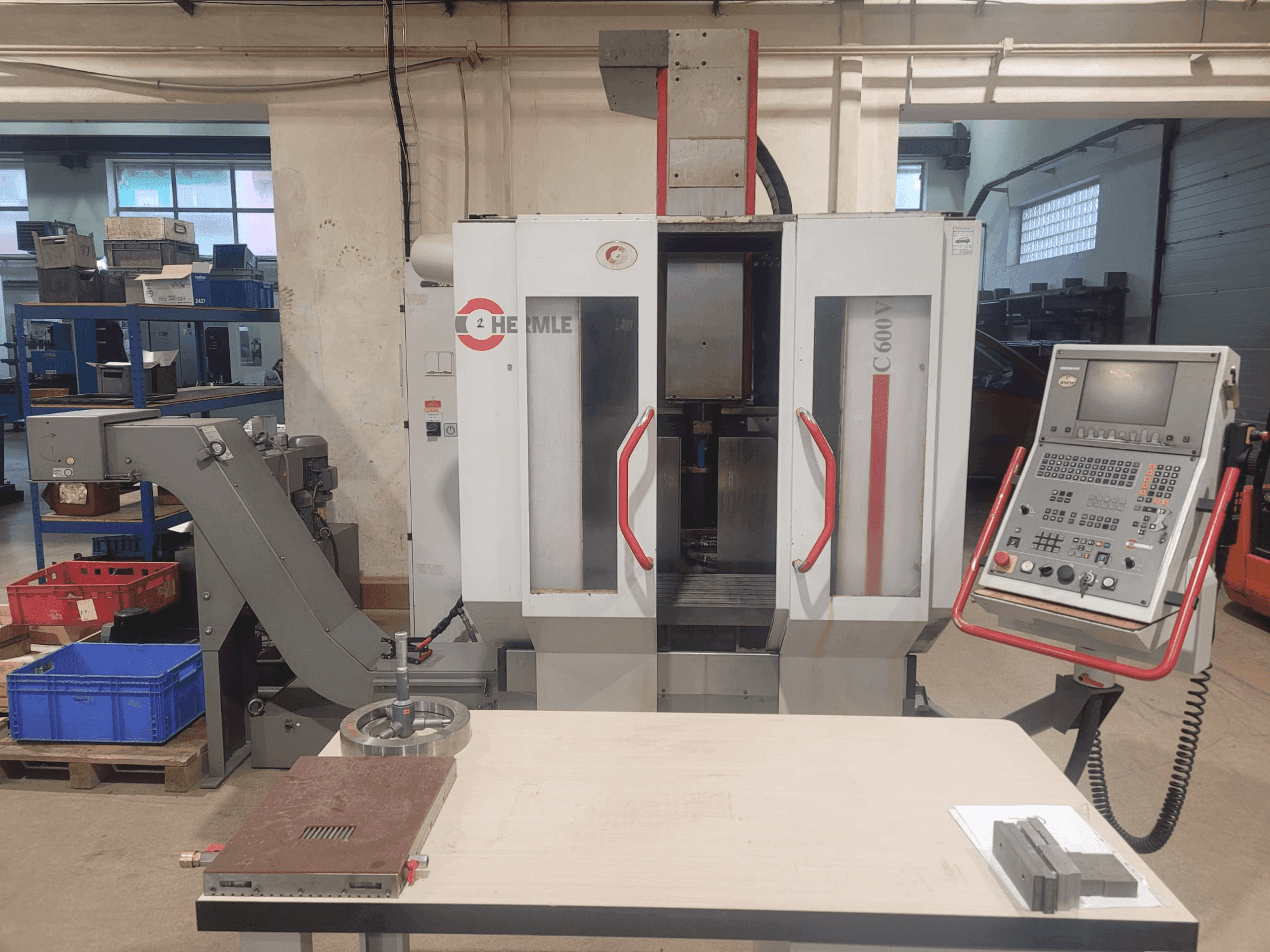 Frontansicht der HERMLE C 600 V Maschine