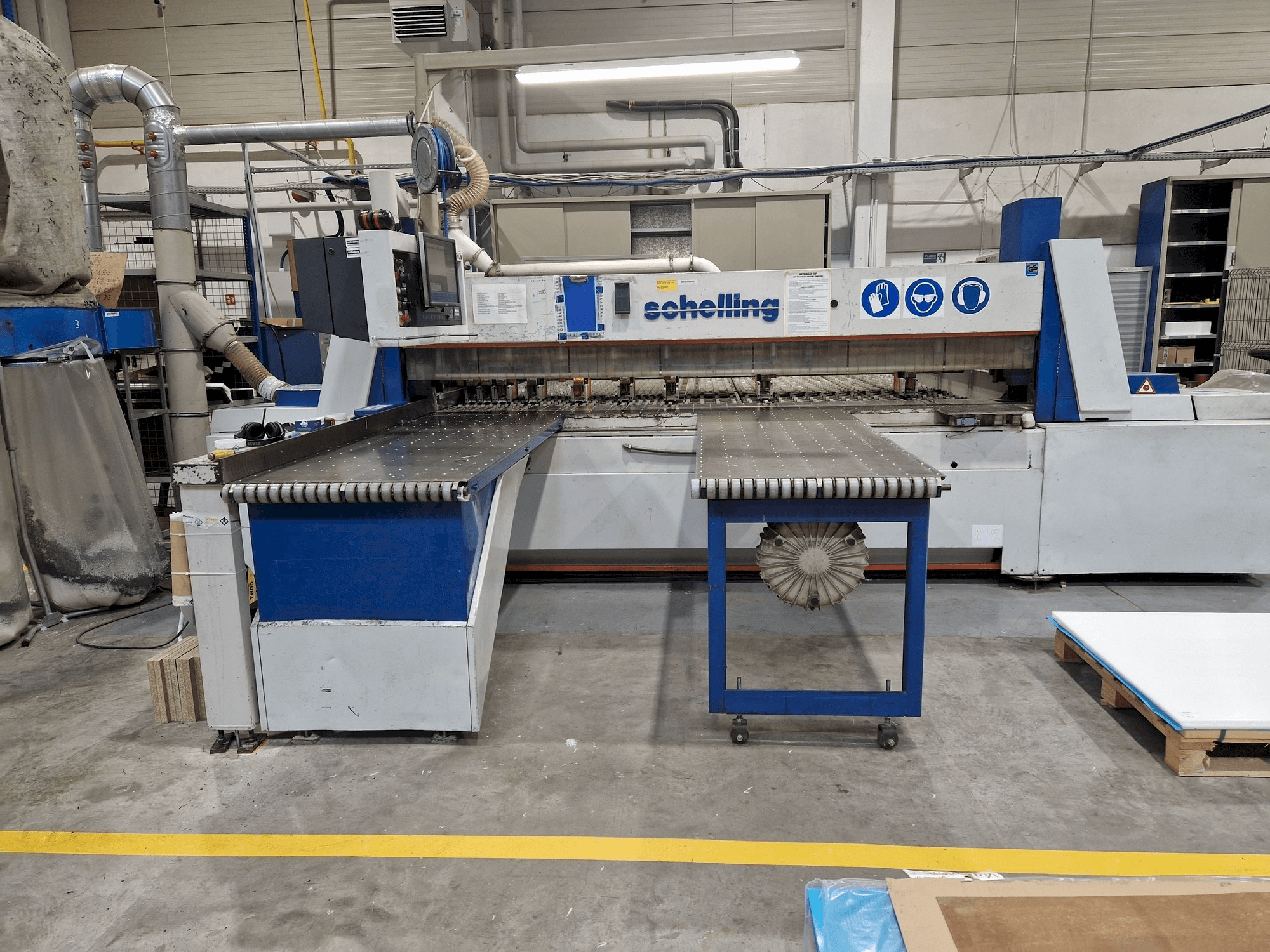 Frontansicht der SCHELLING FWM-330 Maschine