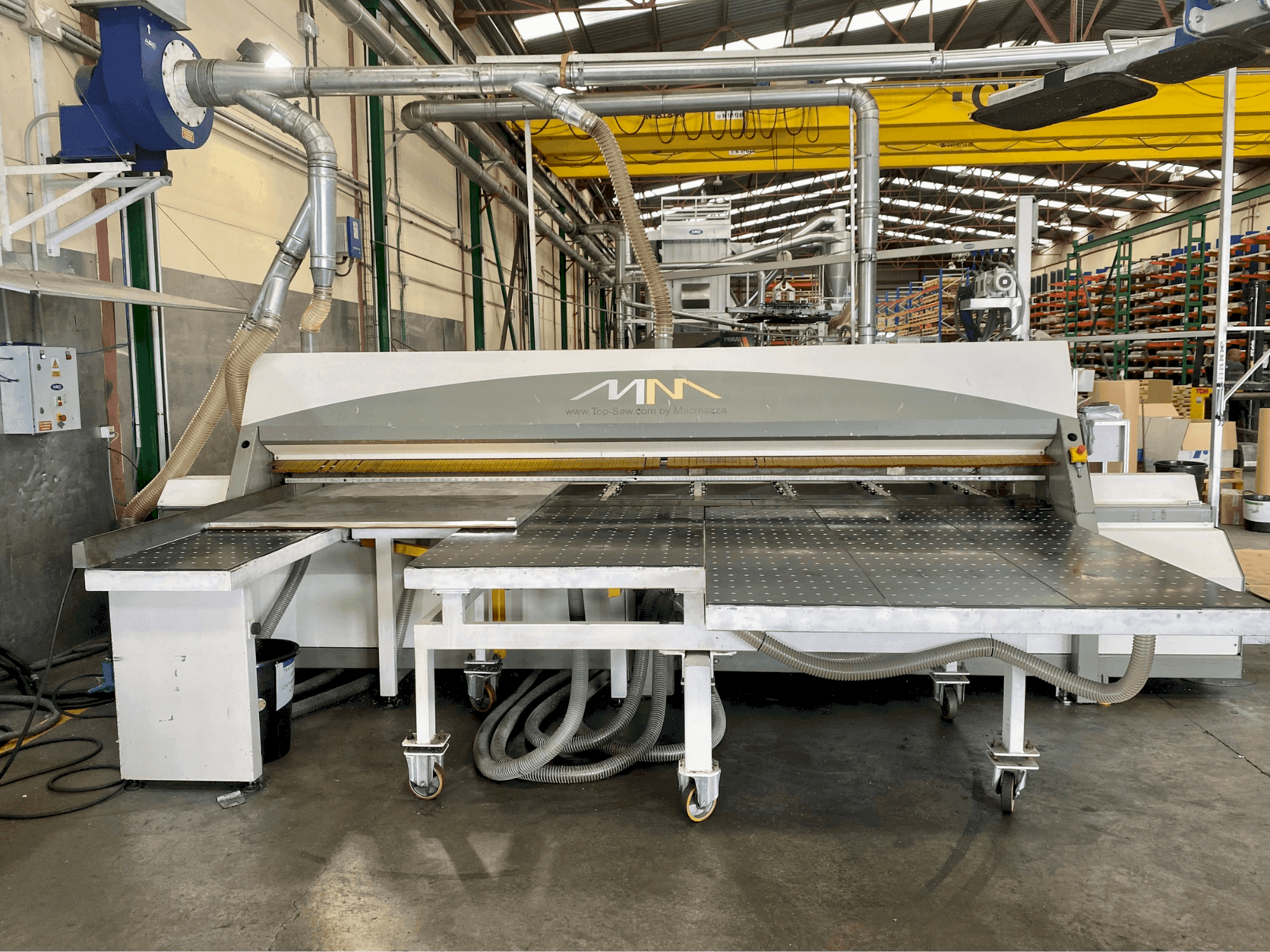 Frontansicht der MACMAZZA Top Saw Maschine