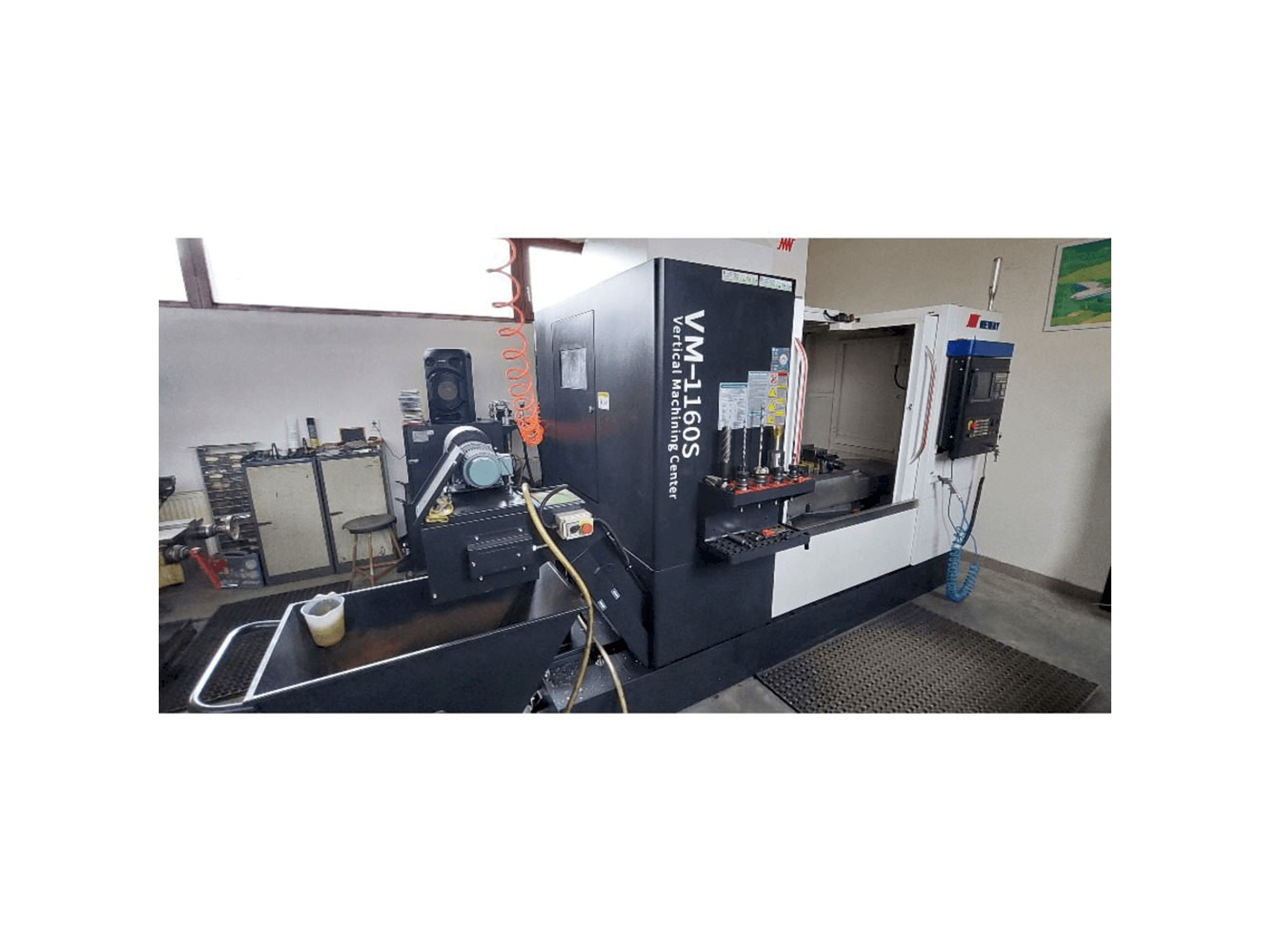 Frontansicht der Neway VM 1160 Maschine