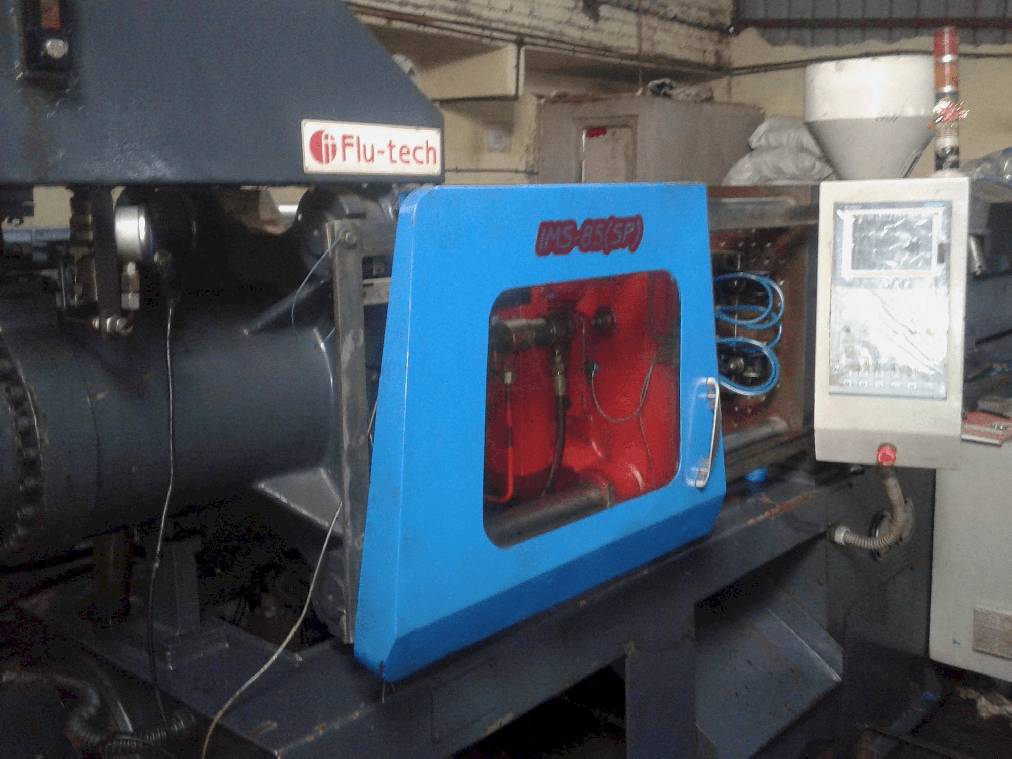 Linke Ansicht der Flu-tech IMS 85 Maschine