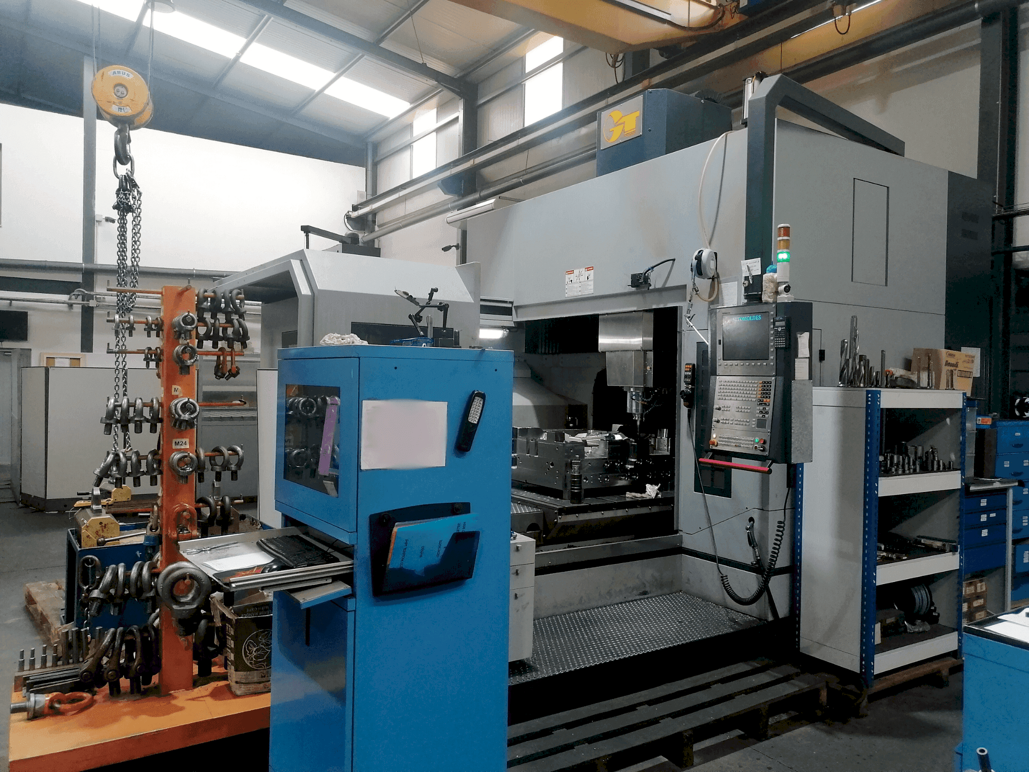 Frontansicht der GENTIGER GT1614V Maschine