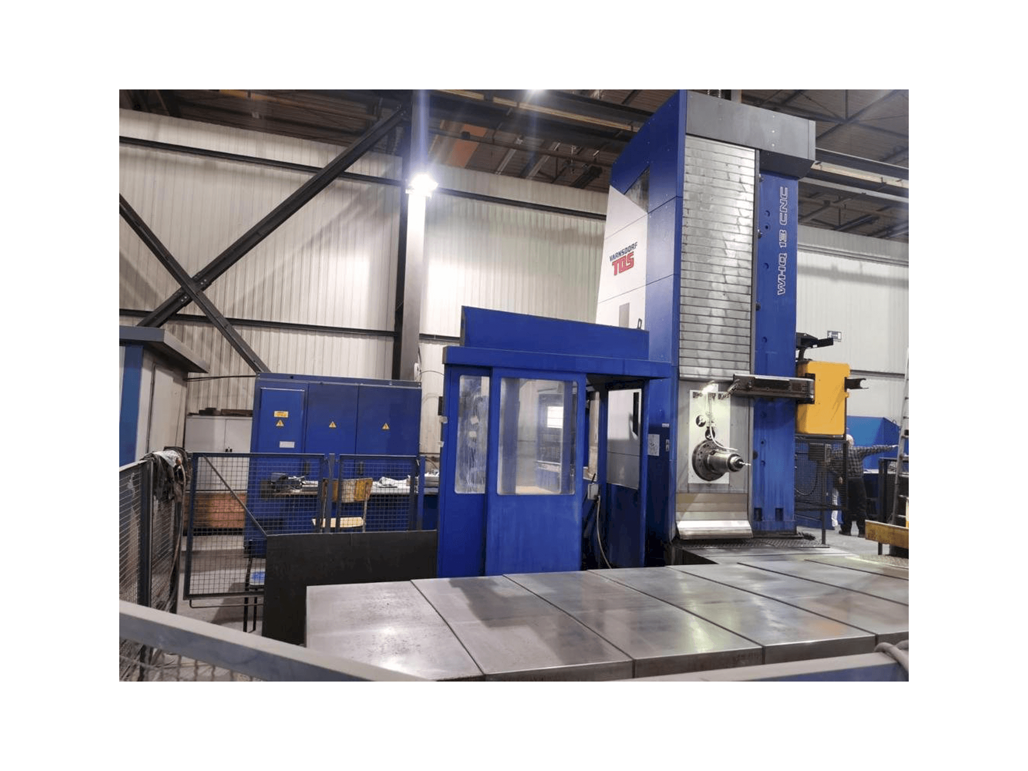Frontansicht der TOS VARNSDORF WHQ 13 CNC Maschine