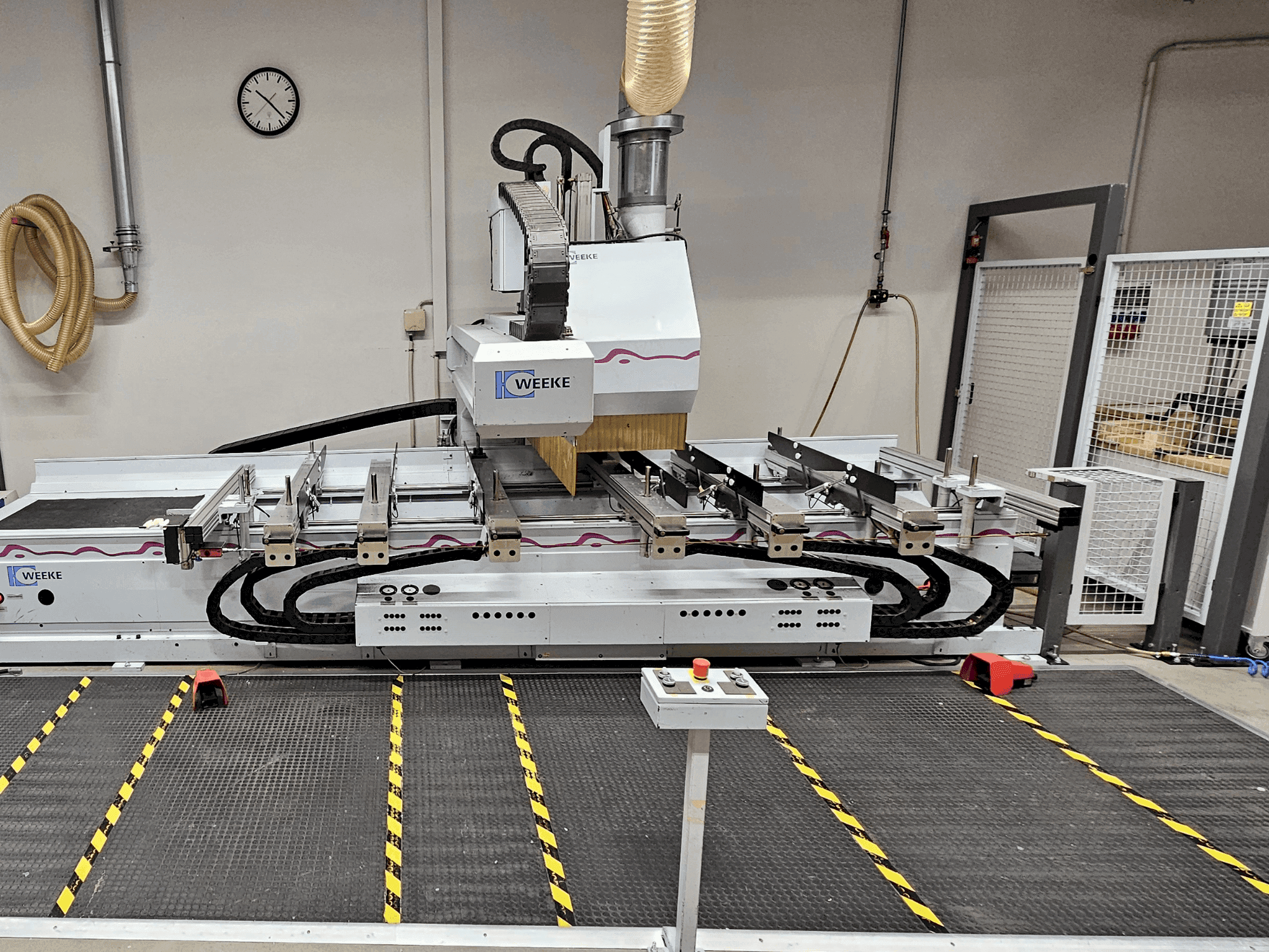 Frontansicht der Weeke Optimat BHC 550 Maschine