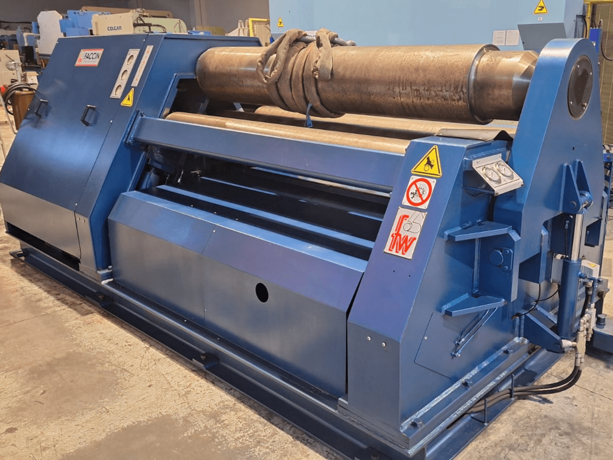 FACCIN 4HEL 2134 Walzenbiegemaschine in Blau, Vorderansicht, mit sichtbarem Bedienfeld und einem gewalzten Metallzylinder oben.