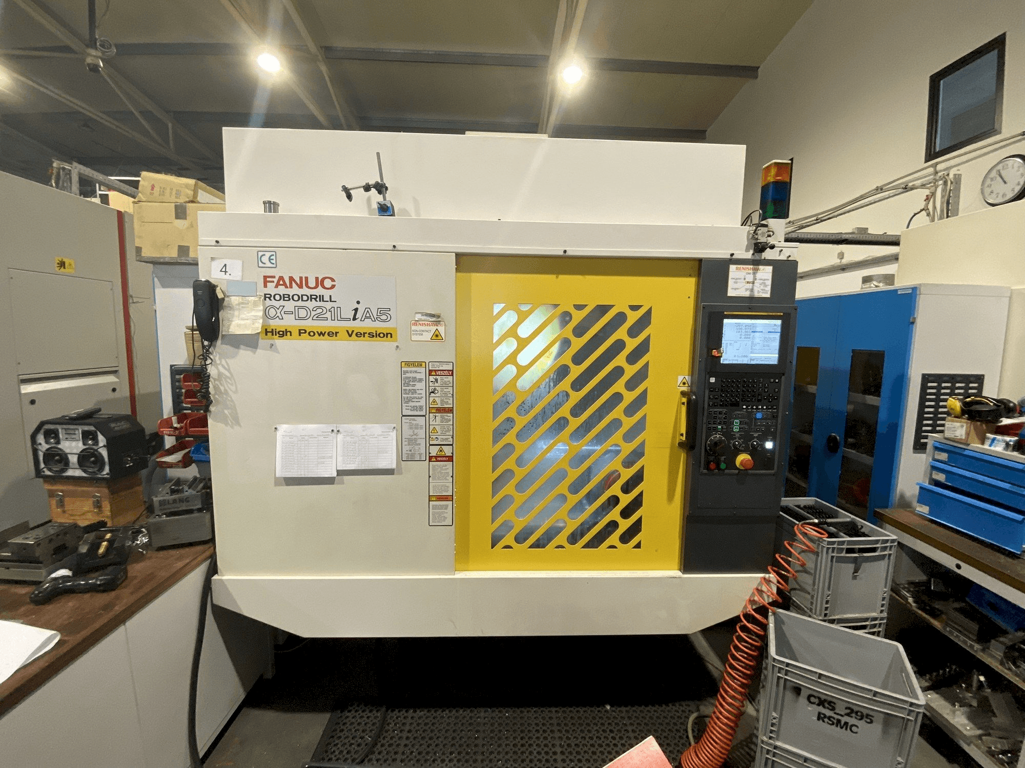 Frontansicht der FANUC Robodrill Alpha D21LiB5 Maschine