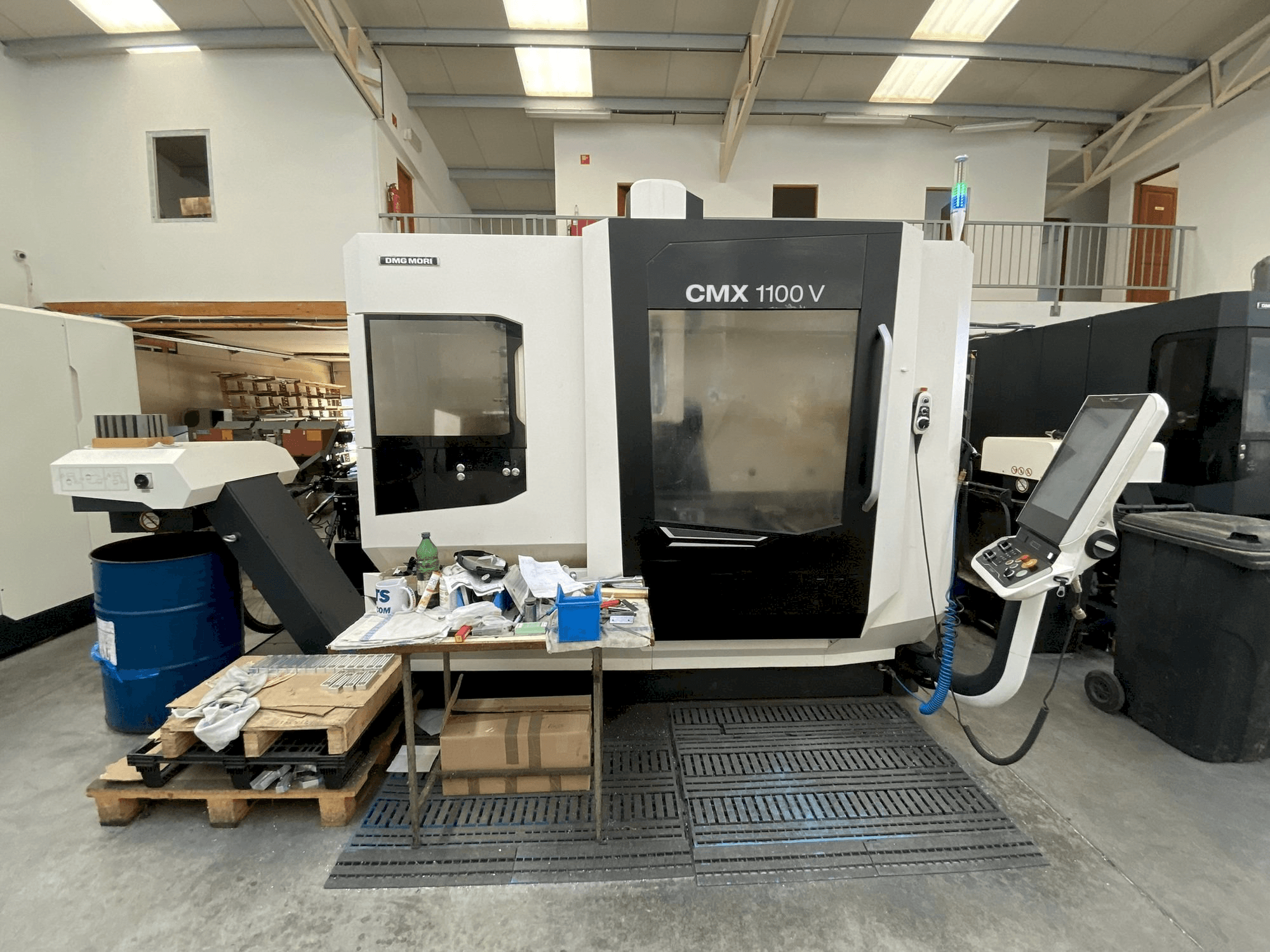 Frontansicht der DMG MORI CMX 1100 Maschine