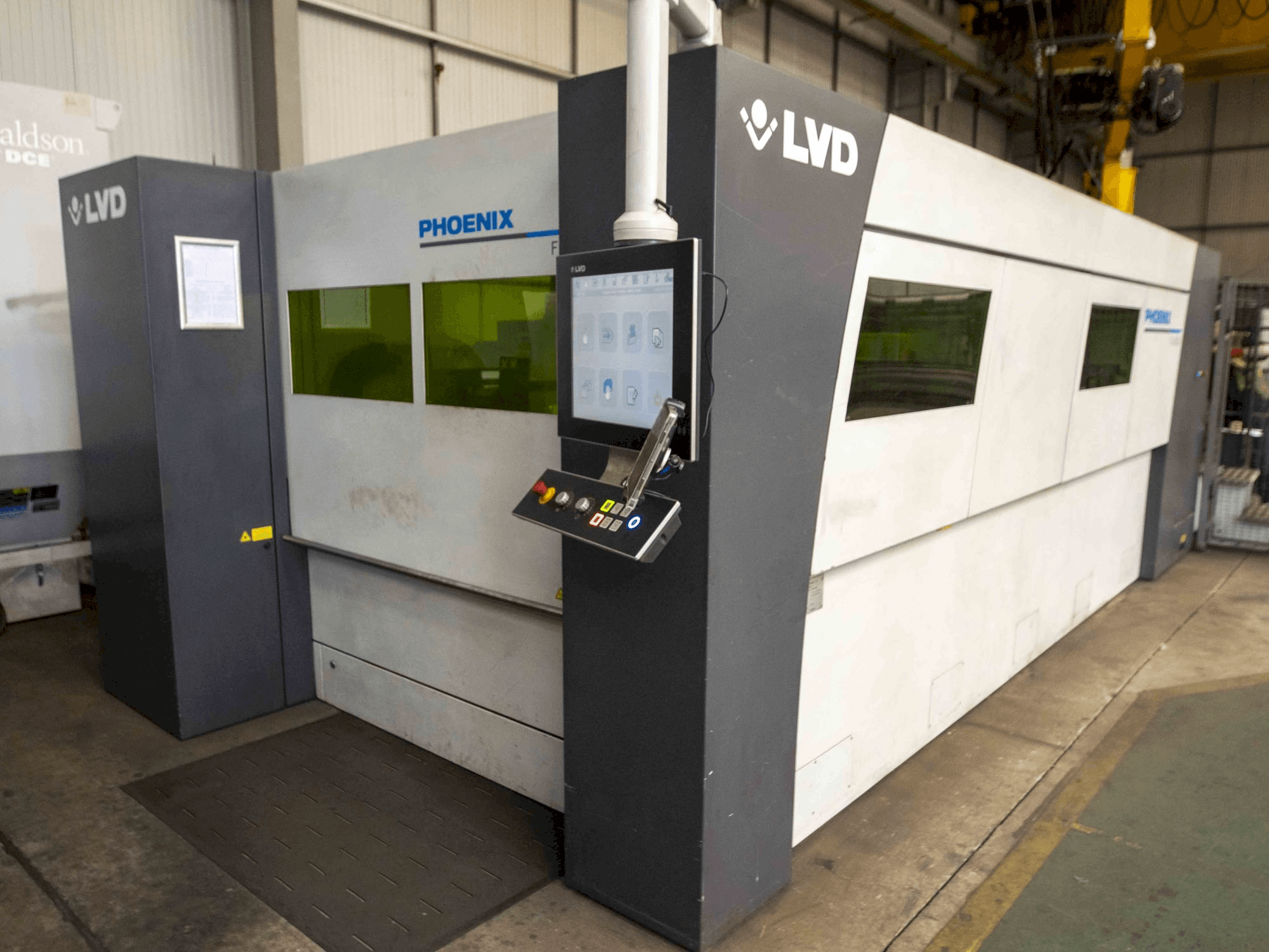 Frontansicht der LVD Maschine