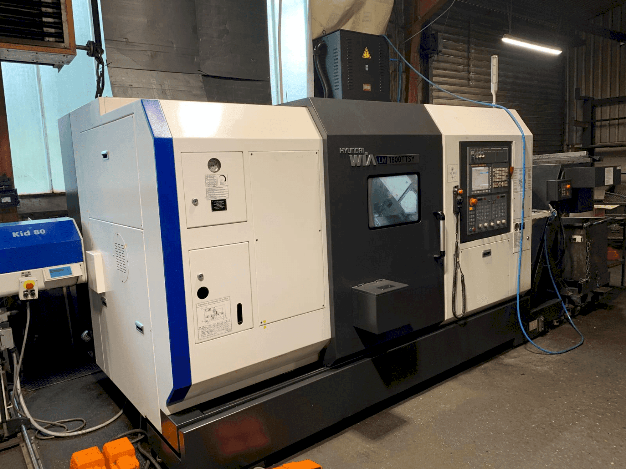 Frontansicht der Hyundai Wia LM 1800TTSY Maschine
