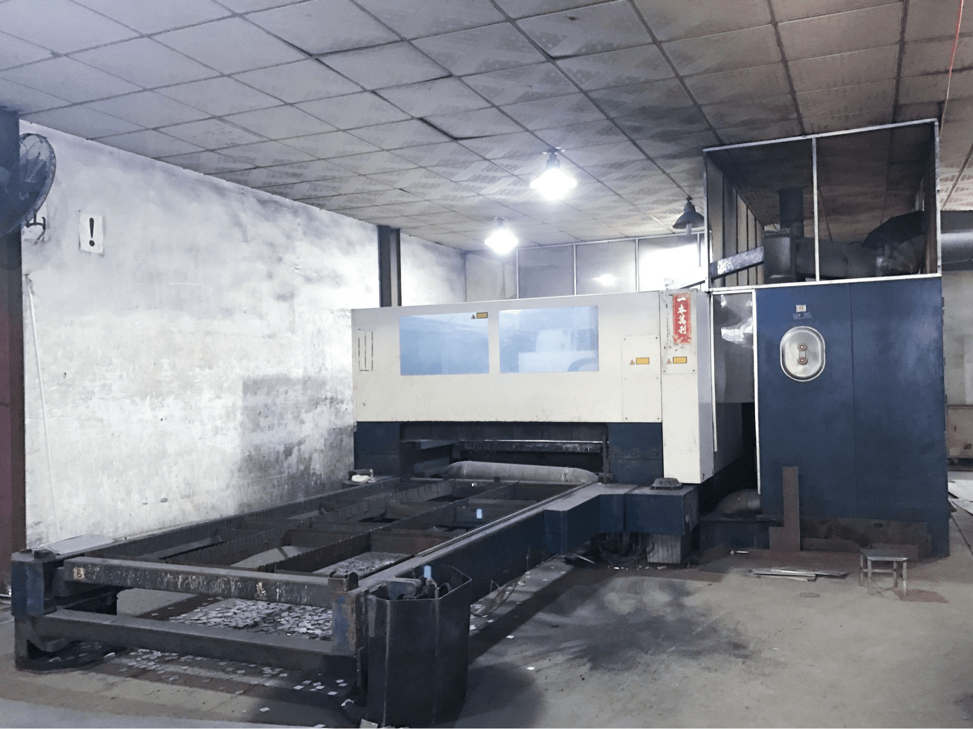 Rechte Tischansicht der Trumpf TruLaser 3030 Maschine