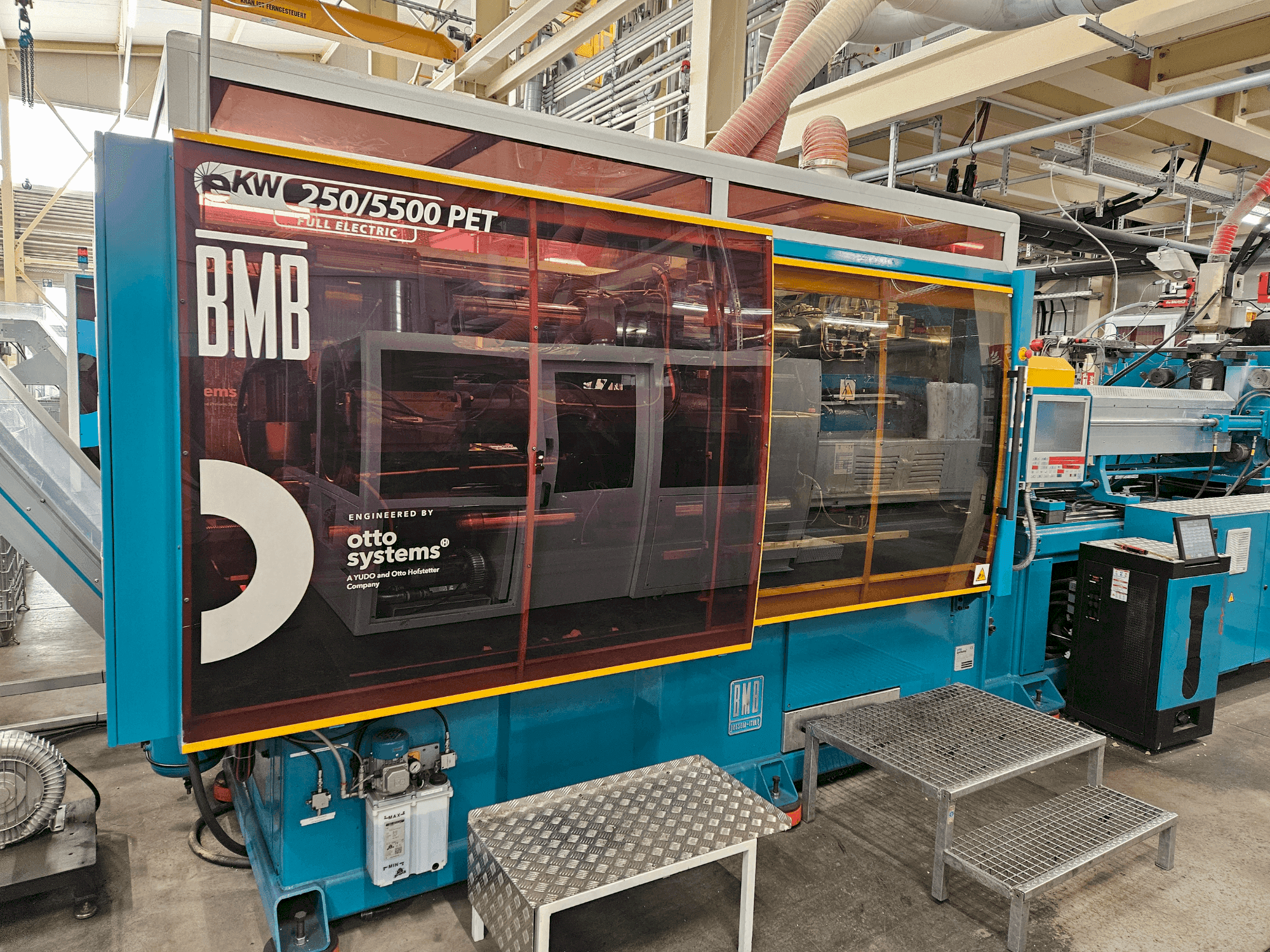 Frontansicht der Otto Systems eKW 250/5500 PET Maschine