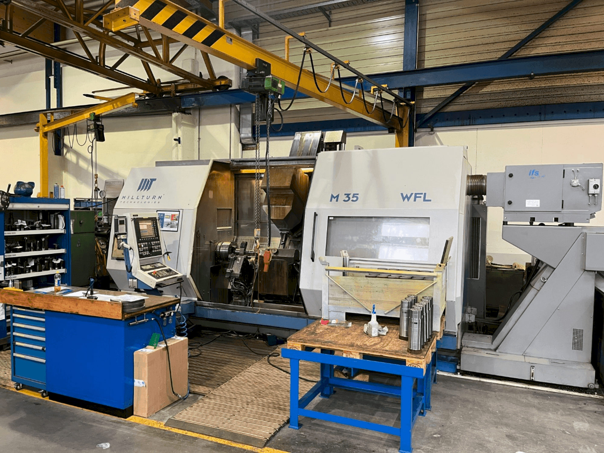 Frontansicht der WFL M-35 Maschine