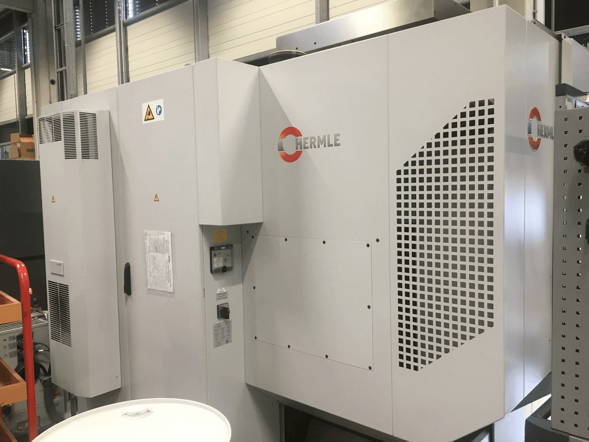 Frontansicht der HERMLE C400 U Maschine