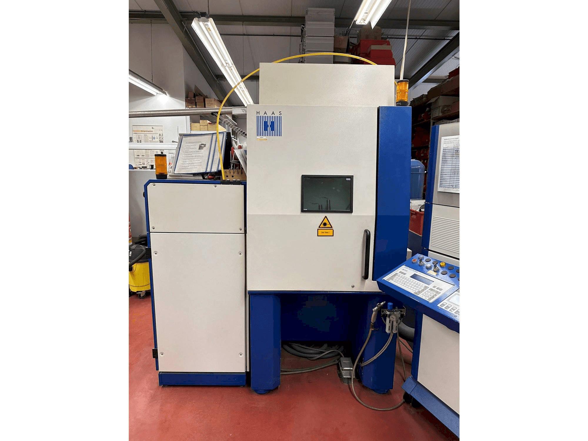 Frontansicht der Trumpf HL124P Maschine