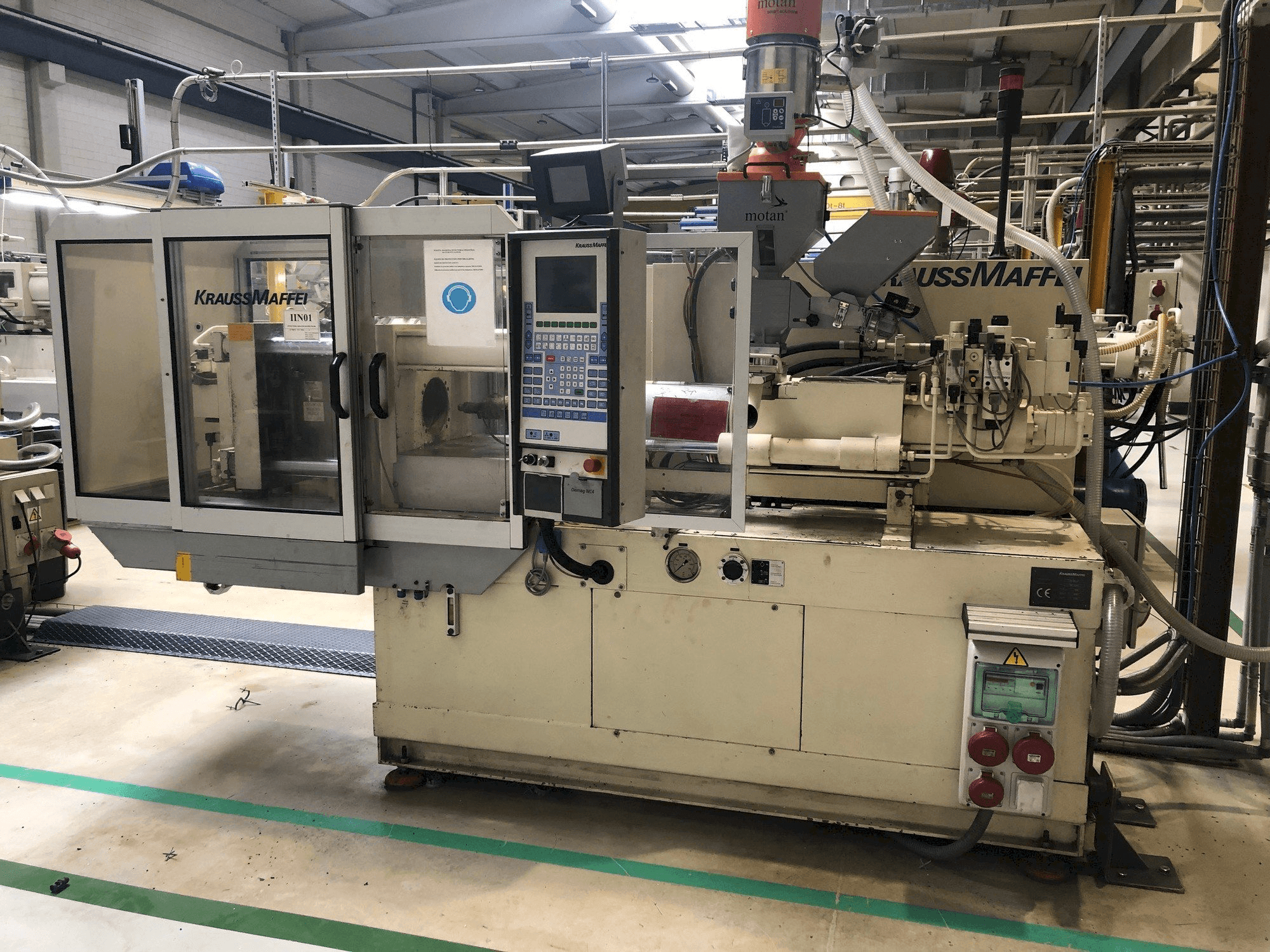 Frontansicht der Krauss Maffei 50-190 C1 Maschine