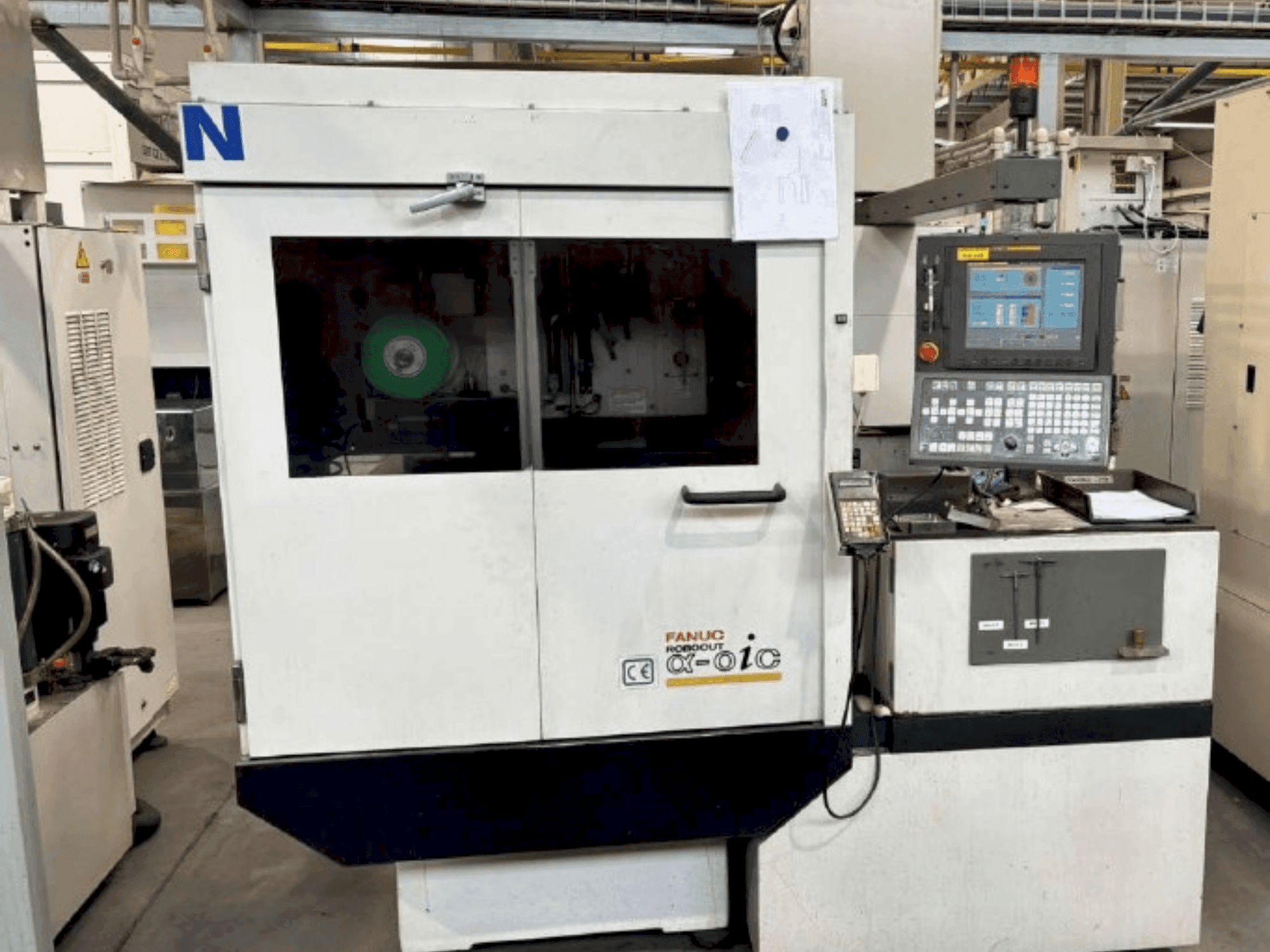 Frontansicht der FANUC Robocut alpha-0iC Maschine