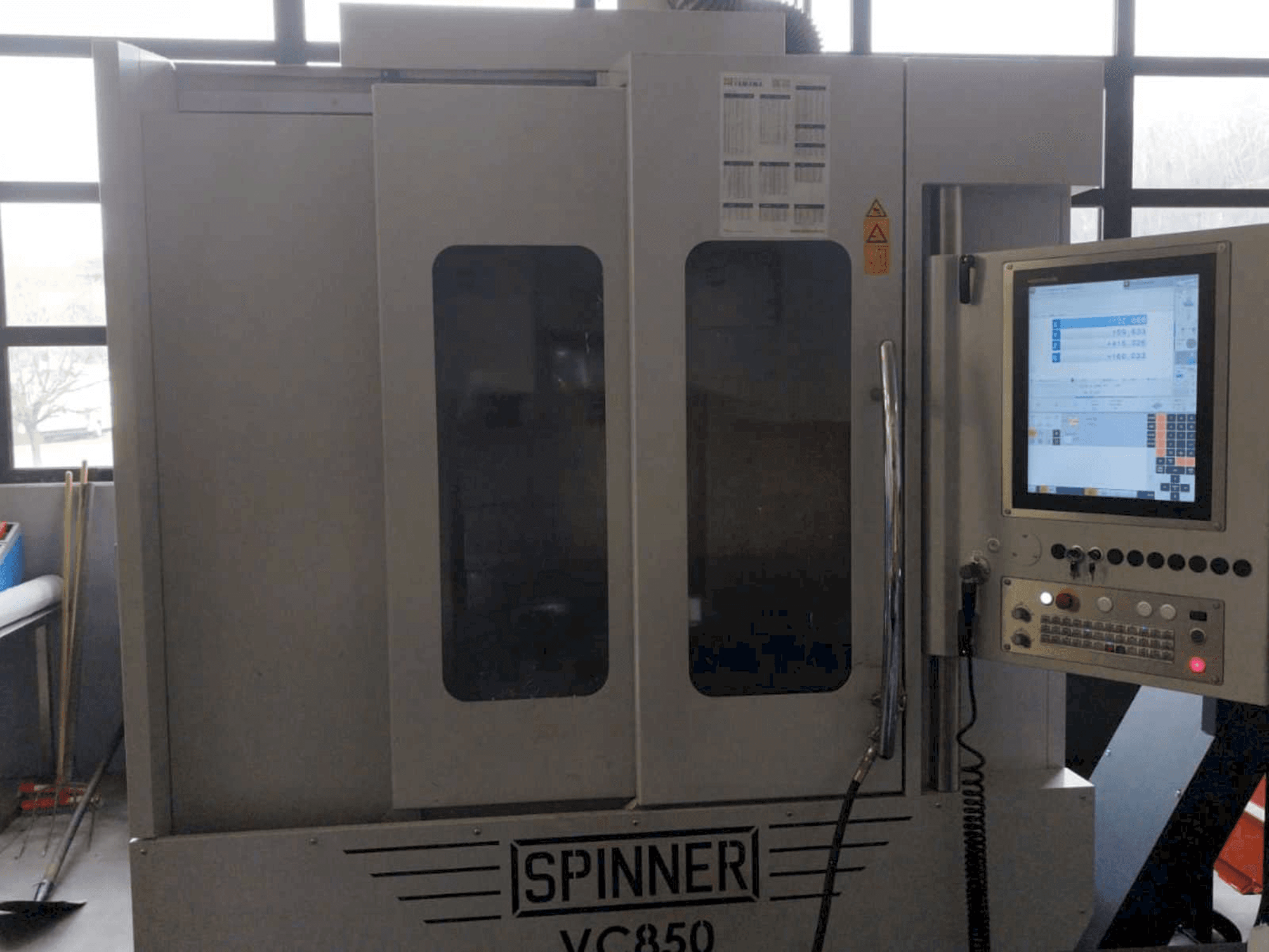 Frontansicht der SPINNER VC 850 Maschine