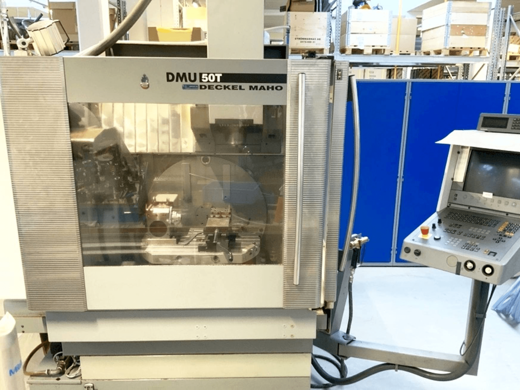 Frontansicht der DECKEL MAHO DMU 50T Maschine