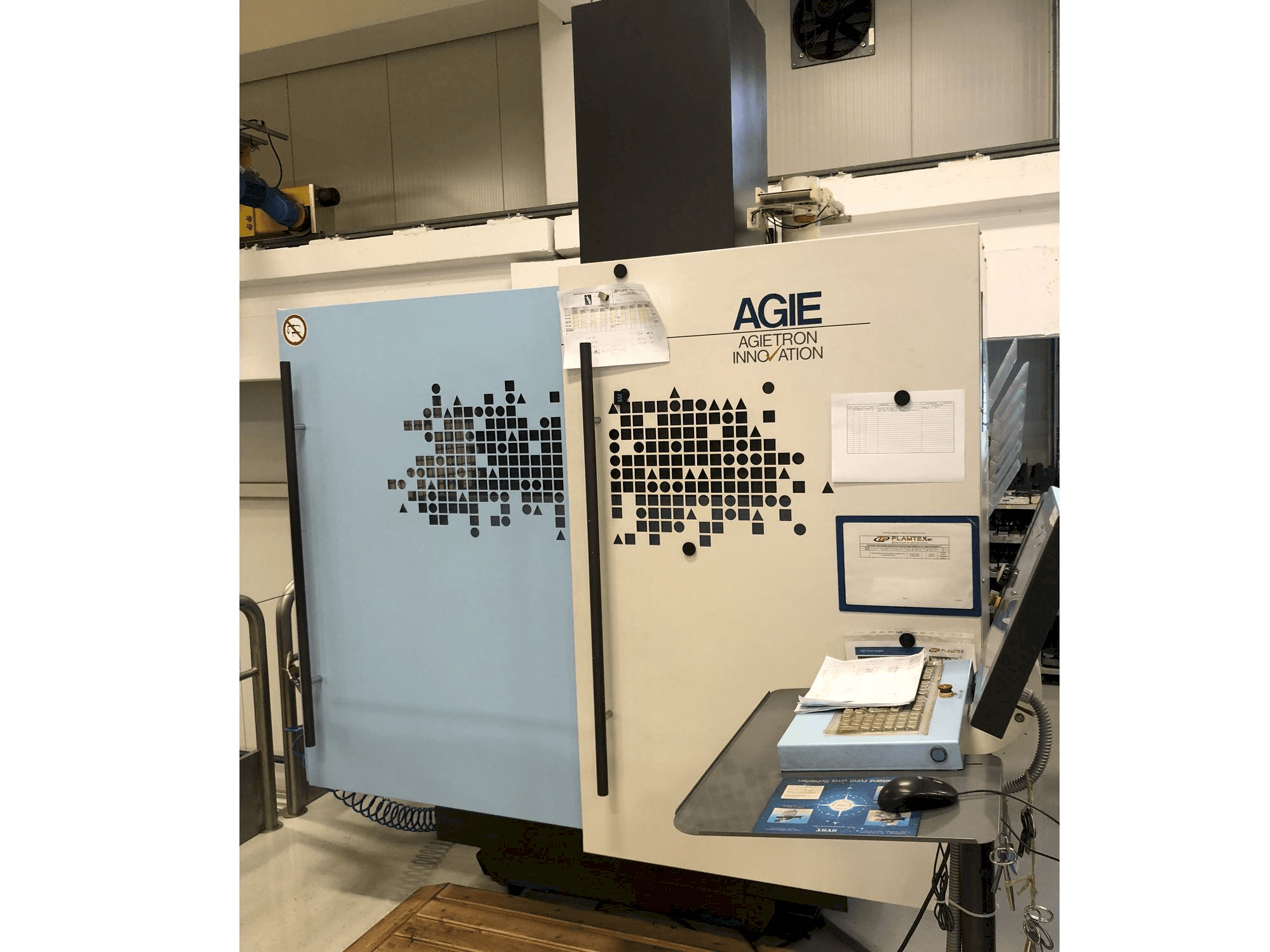 Frontansicht der AGIE Innovation 3 Maschine