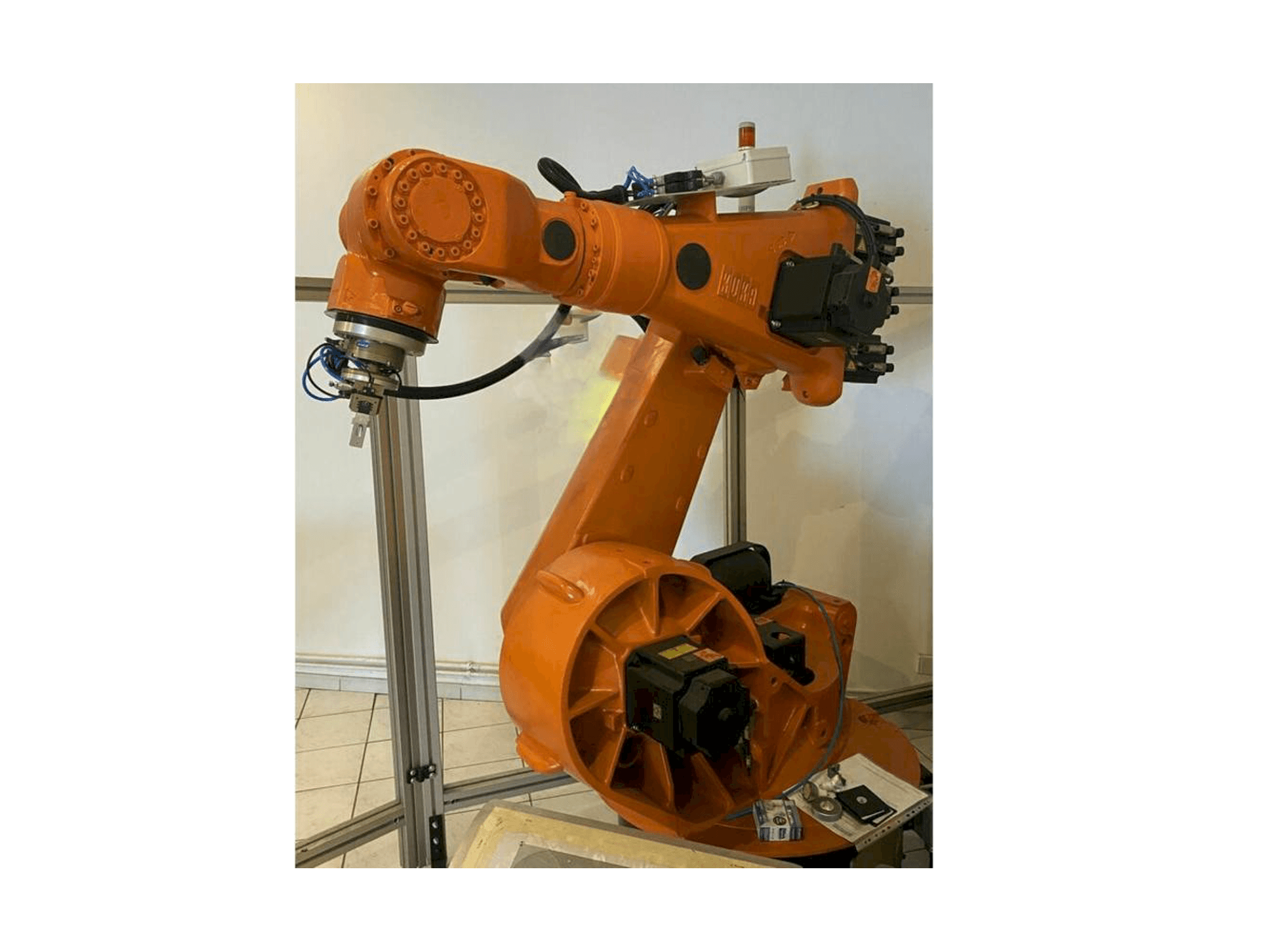 Frontansicht der KUKA KR150L150SP/2 Maschine